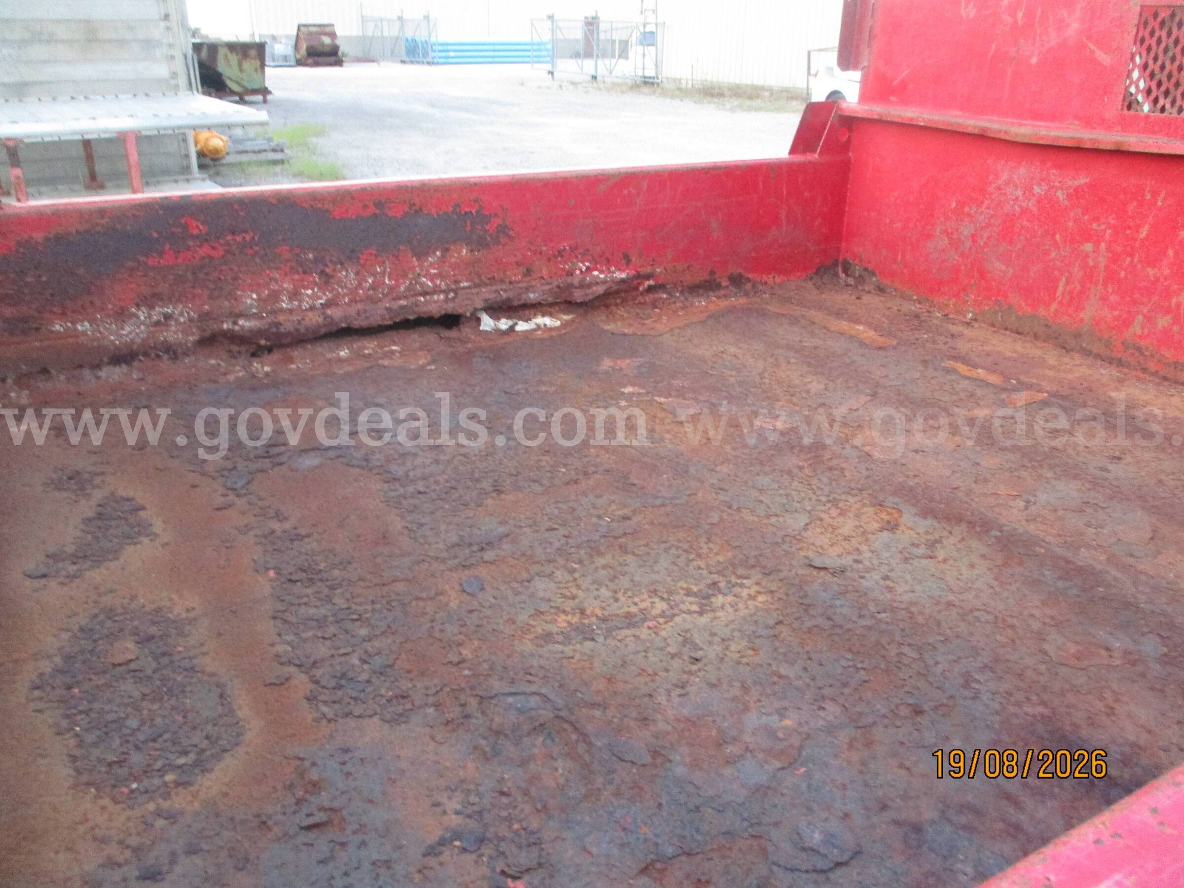 2004 Ford F-550 Regular Cab 2WD DRW Ford F-550 Government Surplus Auction - Photo #4