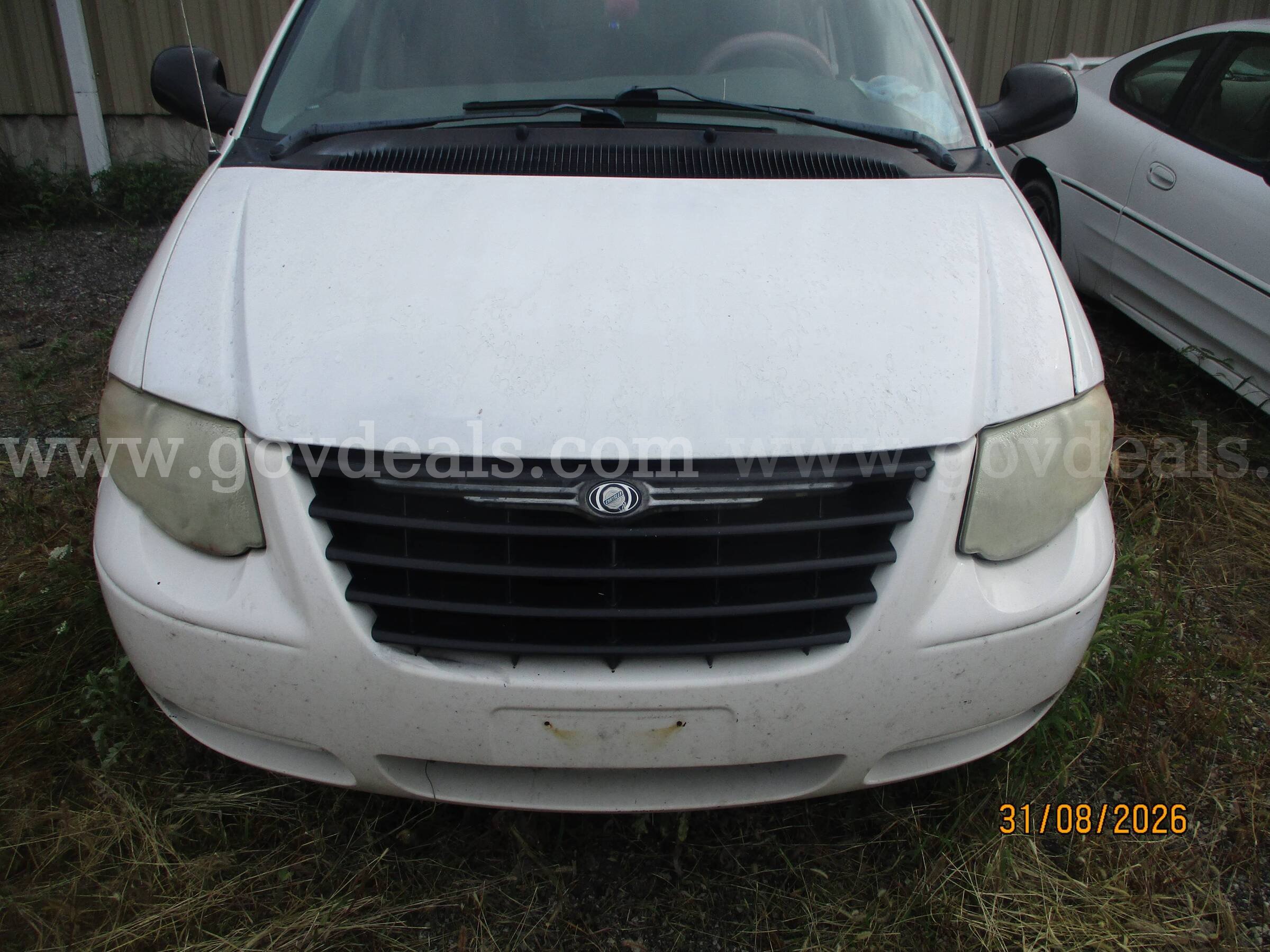 2005 Chrysler Town & Country Chrysler Town & Country Government Surplus Auction - Photo #2