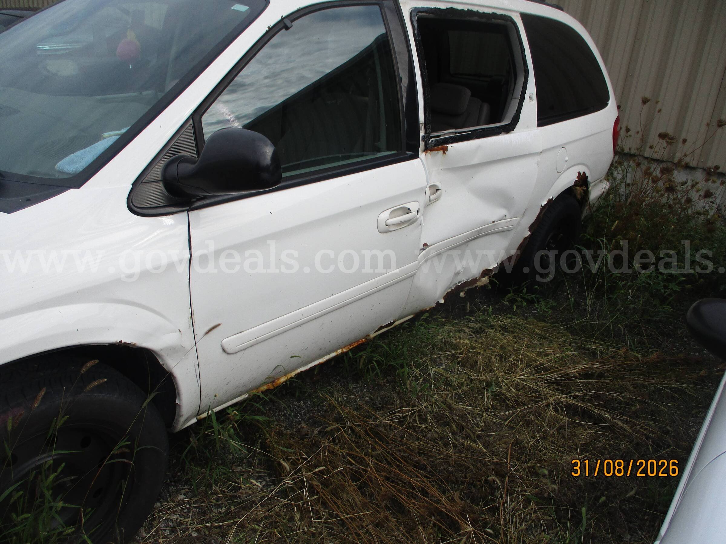 2005 Chrysler Town & Country Chrysler Town & Country Government Surplus Auction - Photo #3