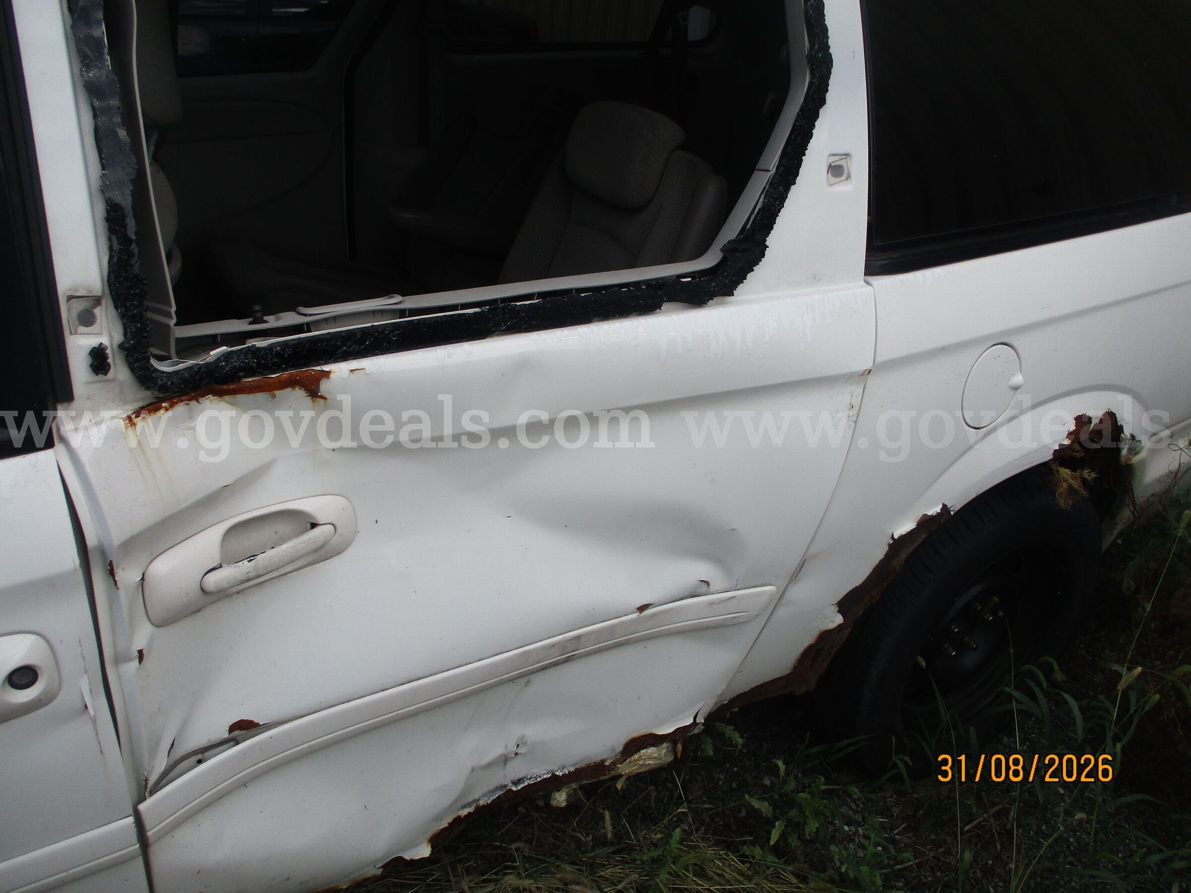 2005 Chrysler Town & Country Chrysler Town & Country Government Surplus Auction - Photo #5