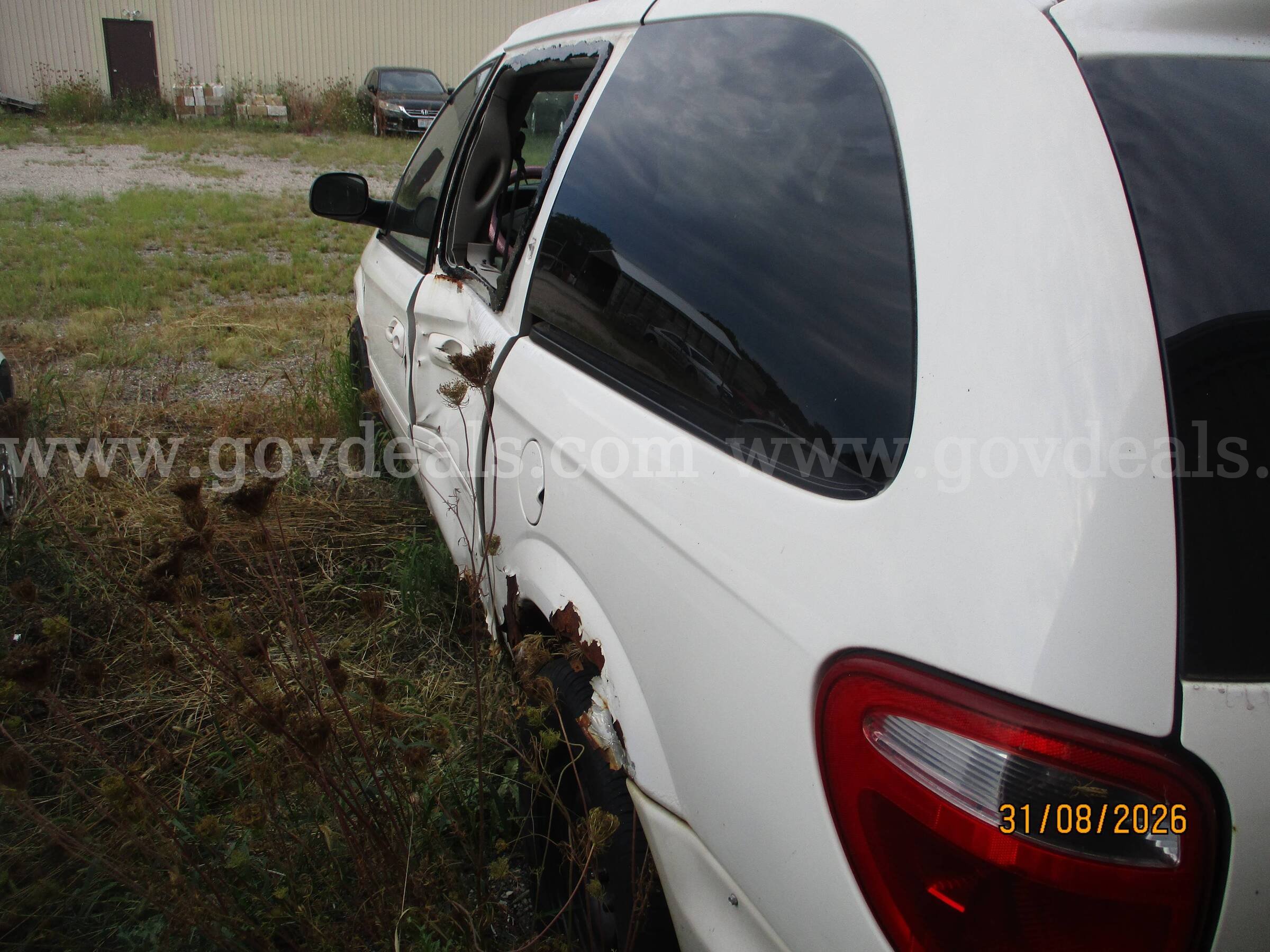 2005 Chrysler Town & Country Chrysler Town & Country Government Surplus Auction - Photo #6