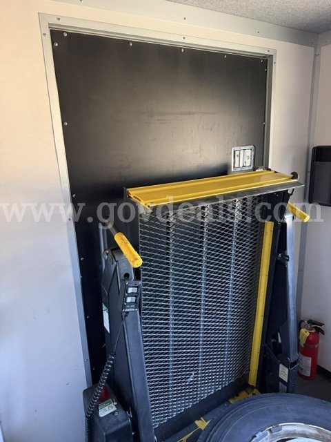 2006 Commercial Freightliner diesel van Freightliner  Government Surplus Auction - Photo #5
