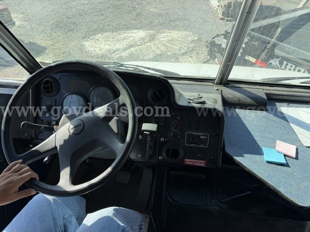 2006 Commercial Freightliner diesel van Freightliner  Government Surplus Auction - Photo #6