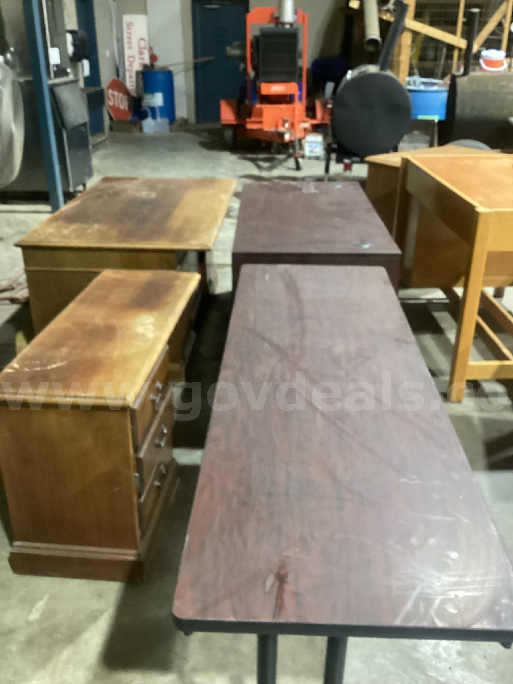 Set of 4 Desks and 3 Cubby File Boxes   Government Surplus Auction - Photo #2