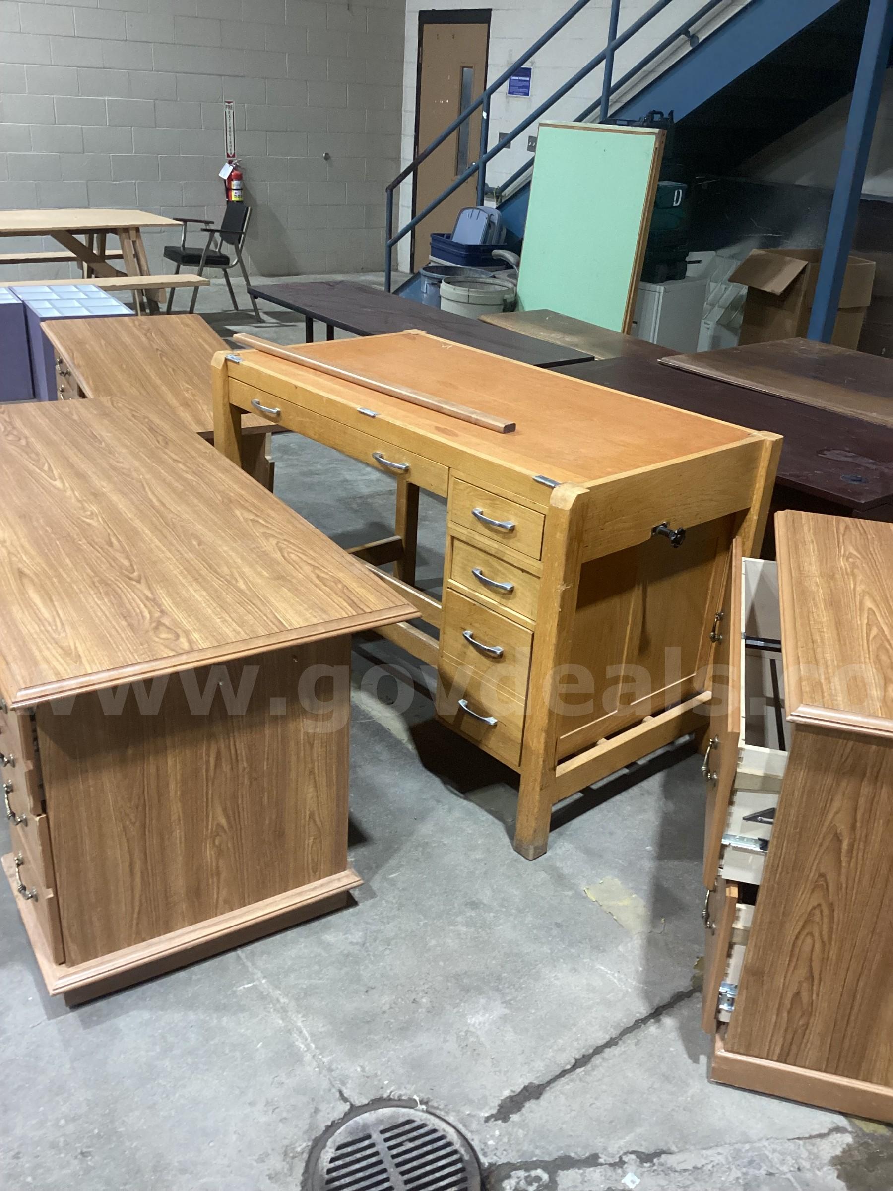 Set of 4 Desks and 3 Cubby File Boxes   Government Surplus Auction - Photo #3