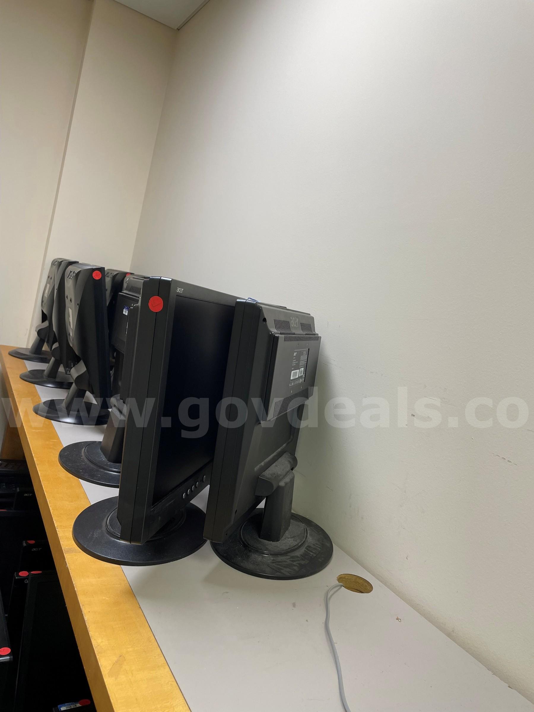 Lot of computer monitors - Used See Description See Description Government Surplus Auction - Photo #2