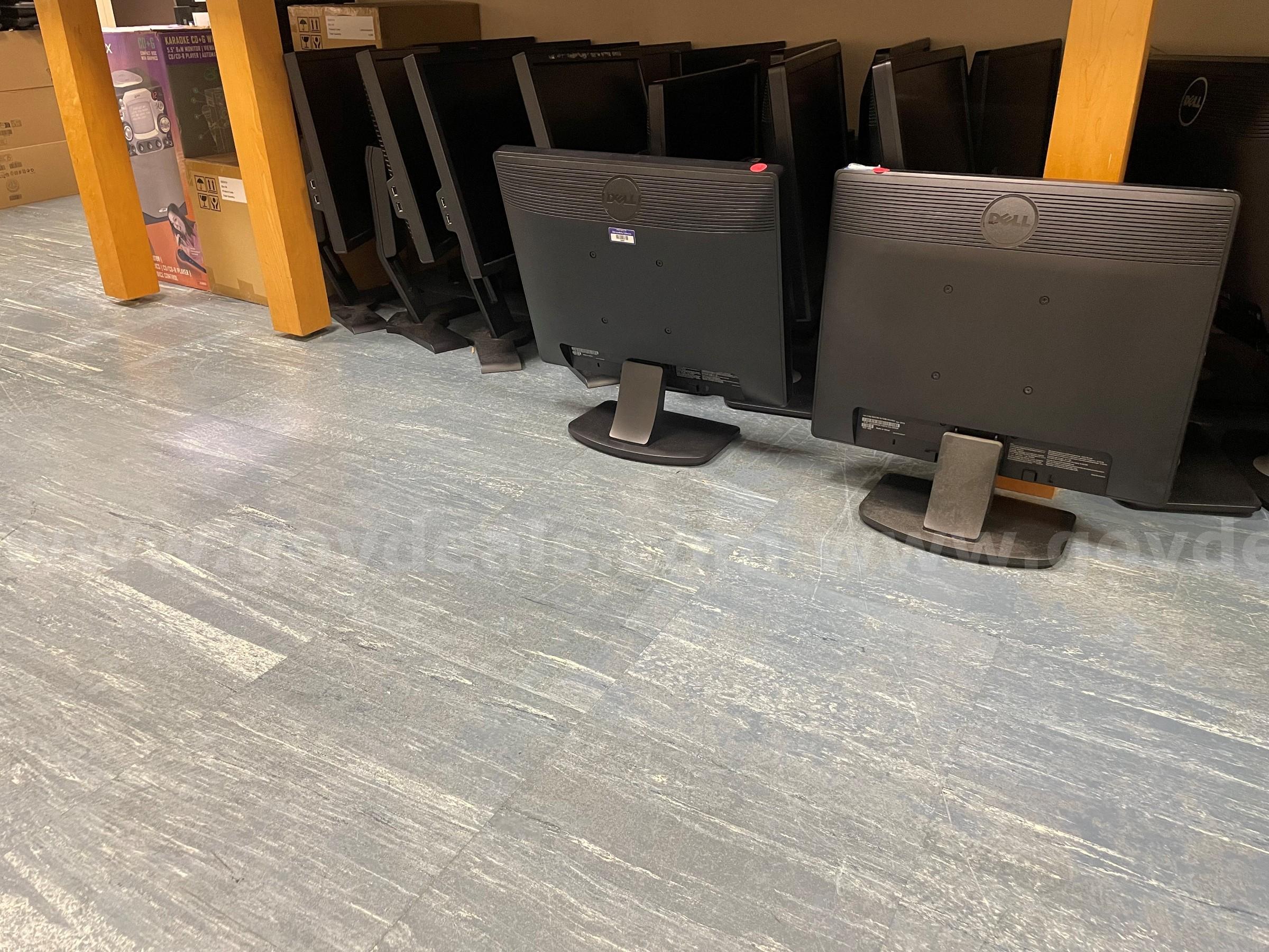 Lot of computer monitors - Used See Description See Description Government Surplus Auction - Photo #4