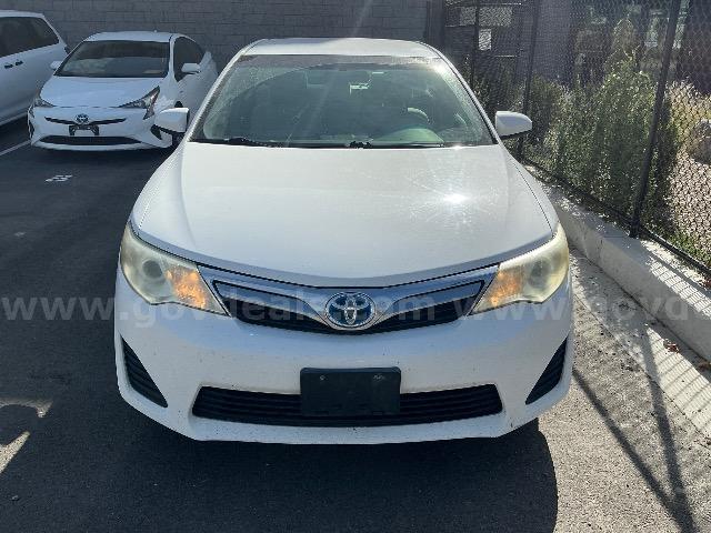 2014 TOYOTA CAMRY LE HYBRID 4 DOOR SEDAN -- UNLEADED/ELECTRIC TOYOTA CAMRY Government Surplus Auction - Photo #2
