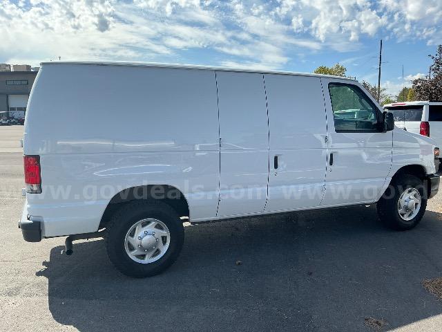 2013 FORD E250 FULLSIZE CARGO VAN -- UNLEADED/E85 FORD E250 Government Surplus Auction - Photo #4