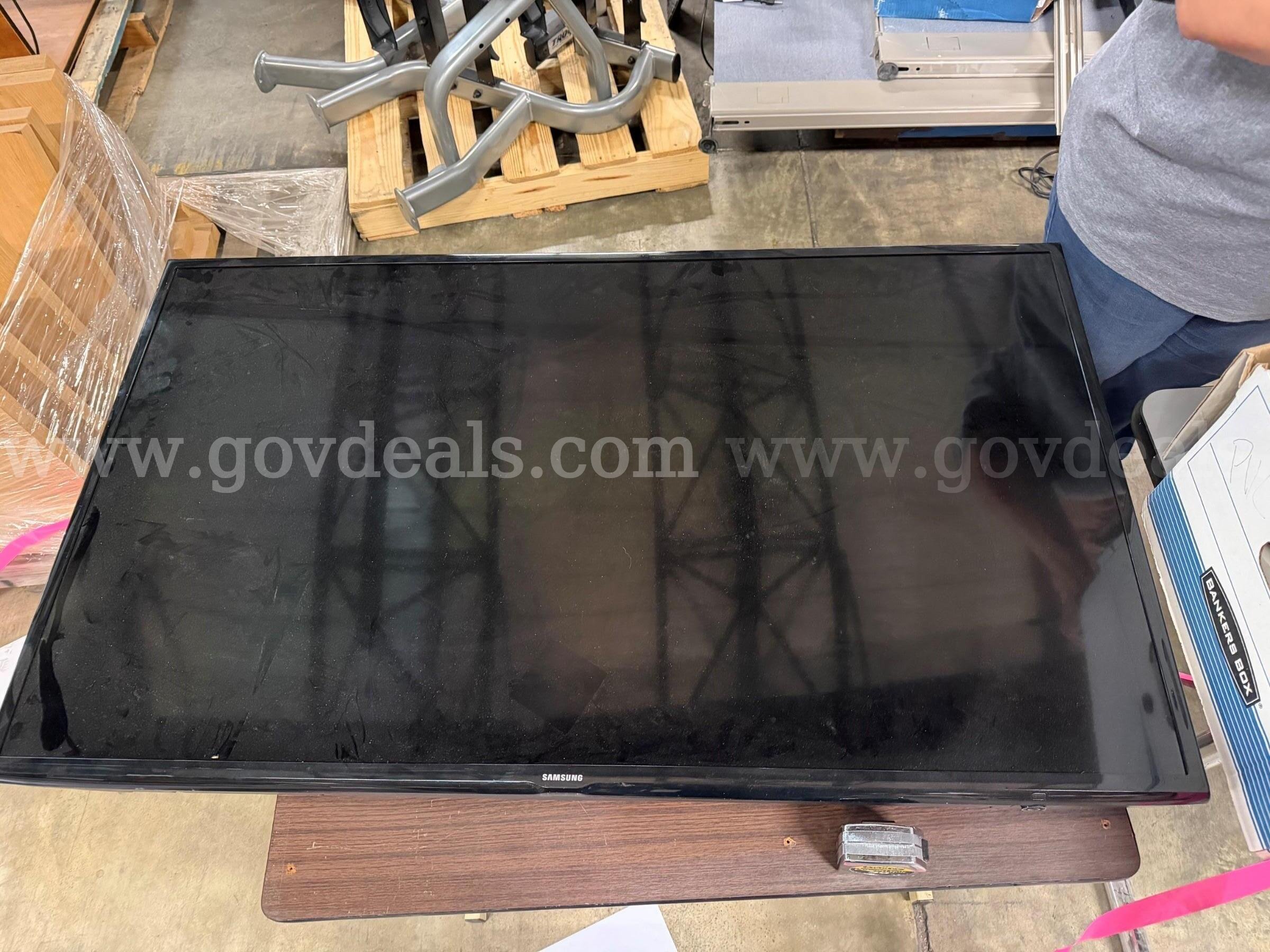 Lot of 4 Flat Screen TVs