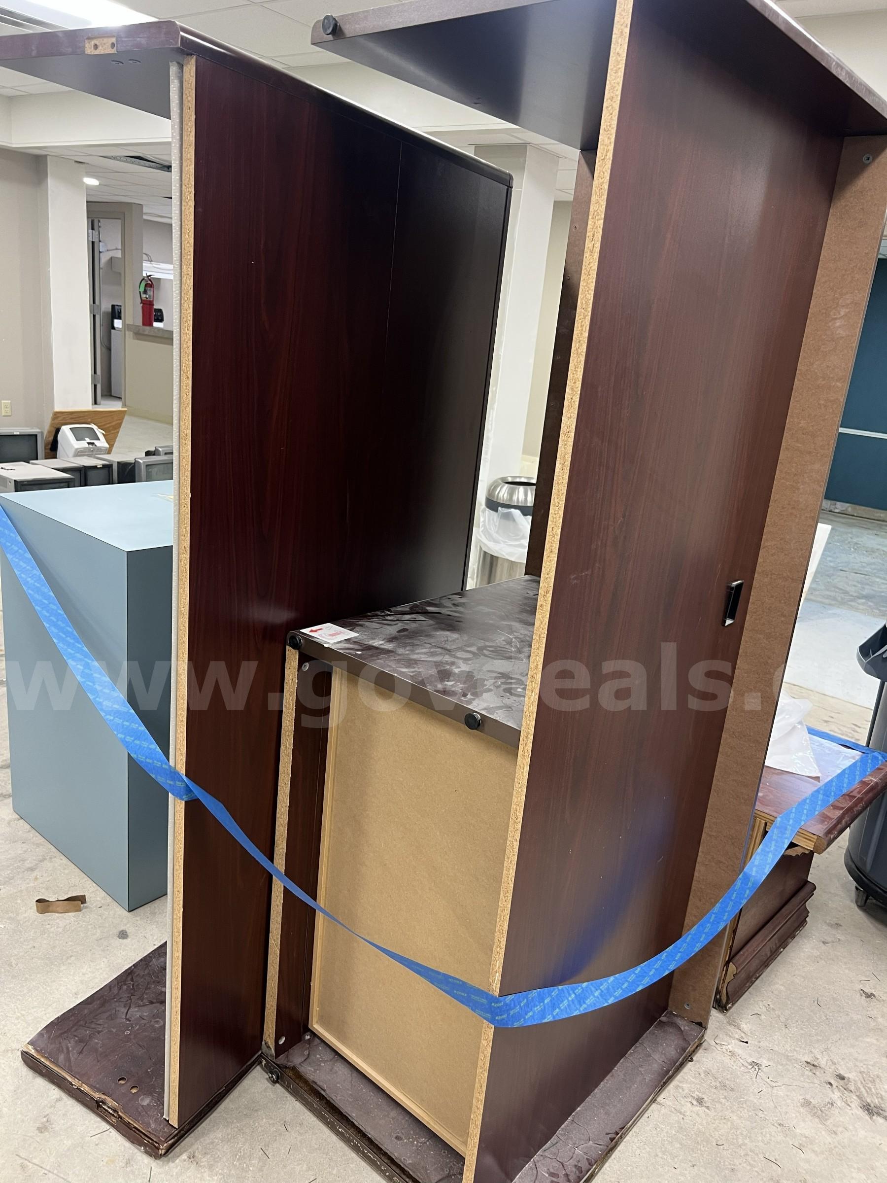 Lot of 1 Office Desk and 1 Blue Cube   Government Surplus Auction - Photo #3
