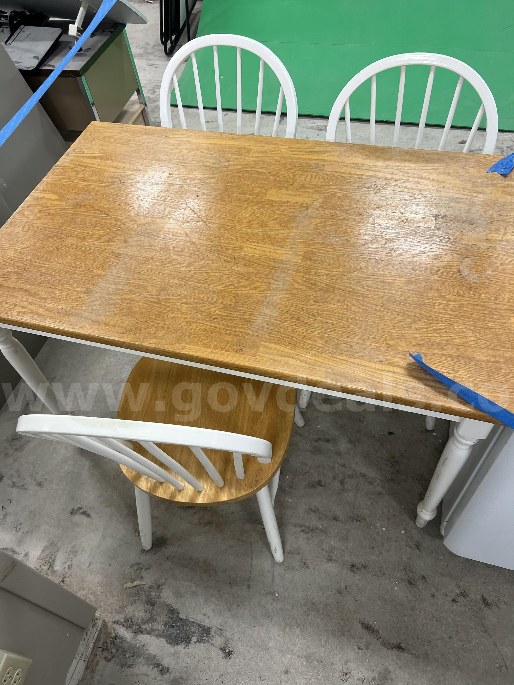 Lot of 1 Fridge and 1 Dining Table   Government Surplus Auction - Photo #3