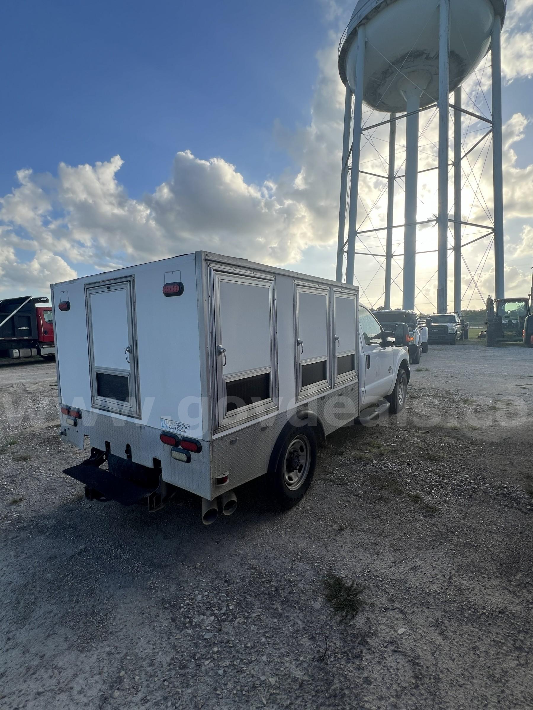 2011 Ford F-250 SD Pickup Truck Ford F-250 Government Surplus Auction - Photo #4