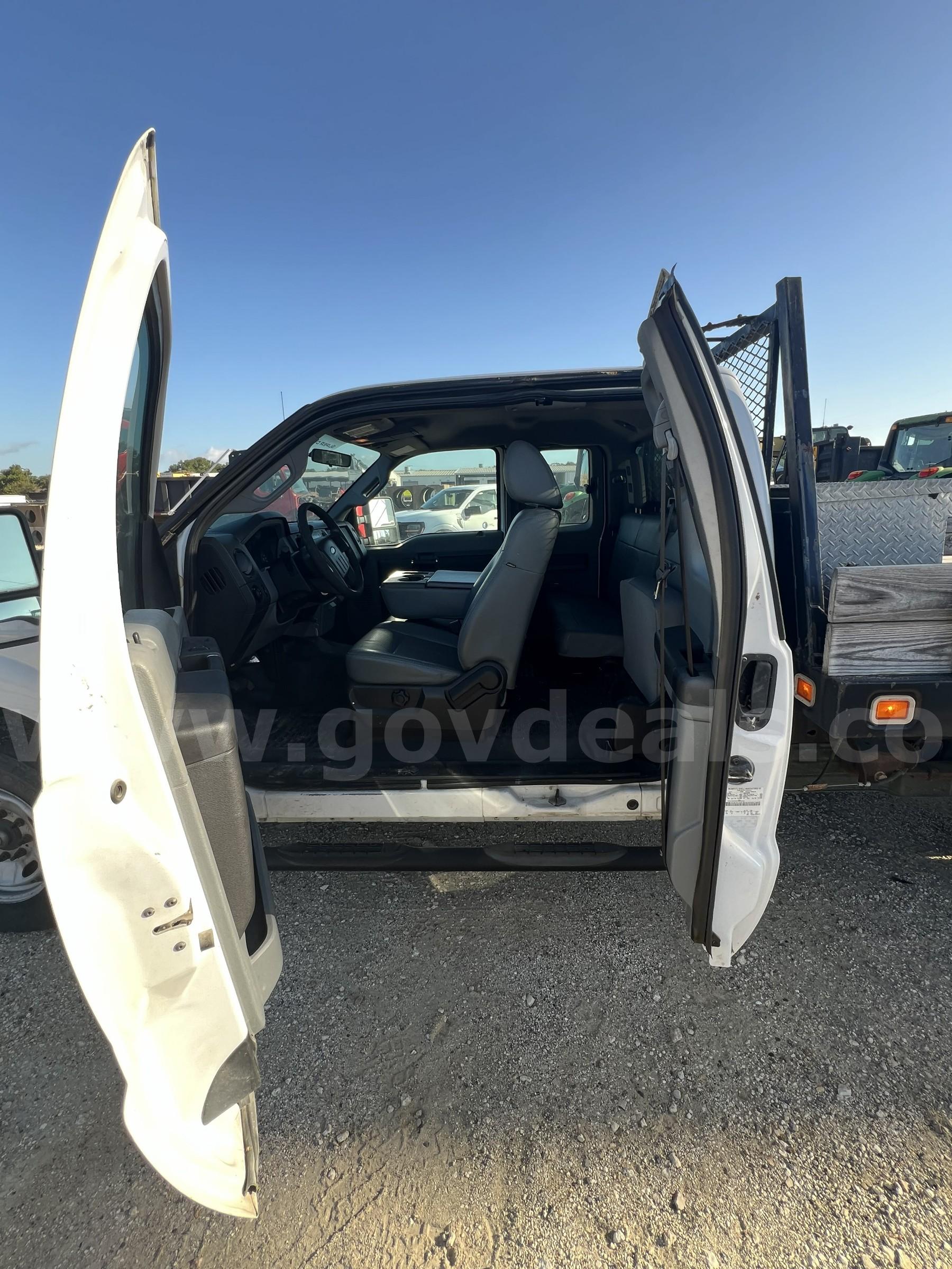 2012 Ford F-250 SD Ext. Cab Pickup Truck Ford F-250 Government Surplus Auction - Photo #4