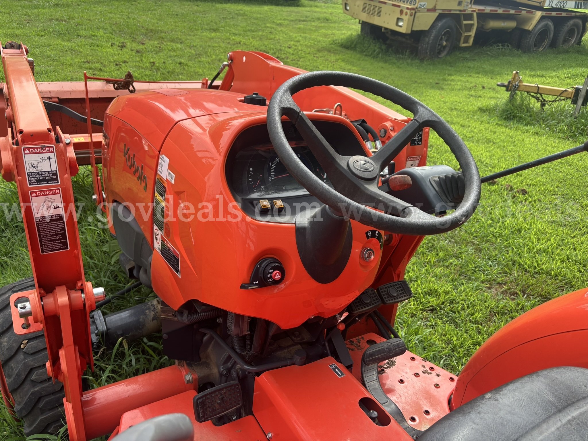 2022 Kubota L3301HST Tractor UNIT 74746 Kubota L3301HST Government Surplus Auction - Photo #6