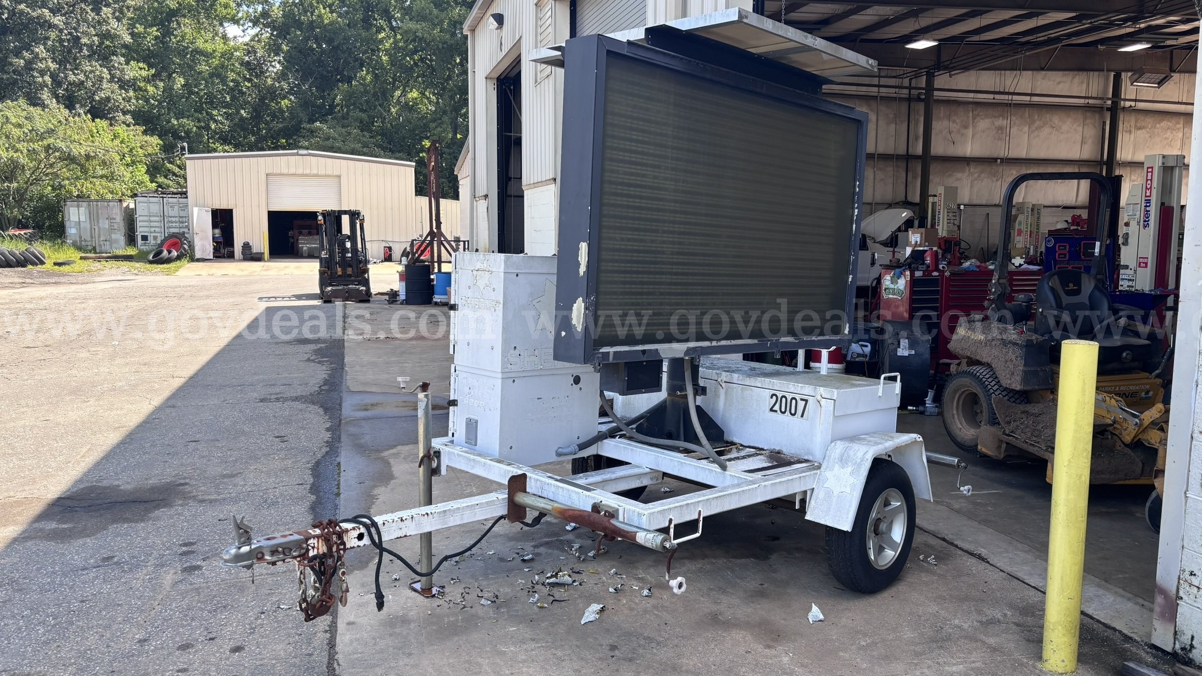 2008 Smart VMS Message Board Trailer UNIT 2007 American Signal Co. T33X/GP-X32 Government Surplus Auction - Photo #2