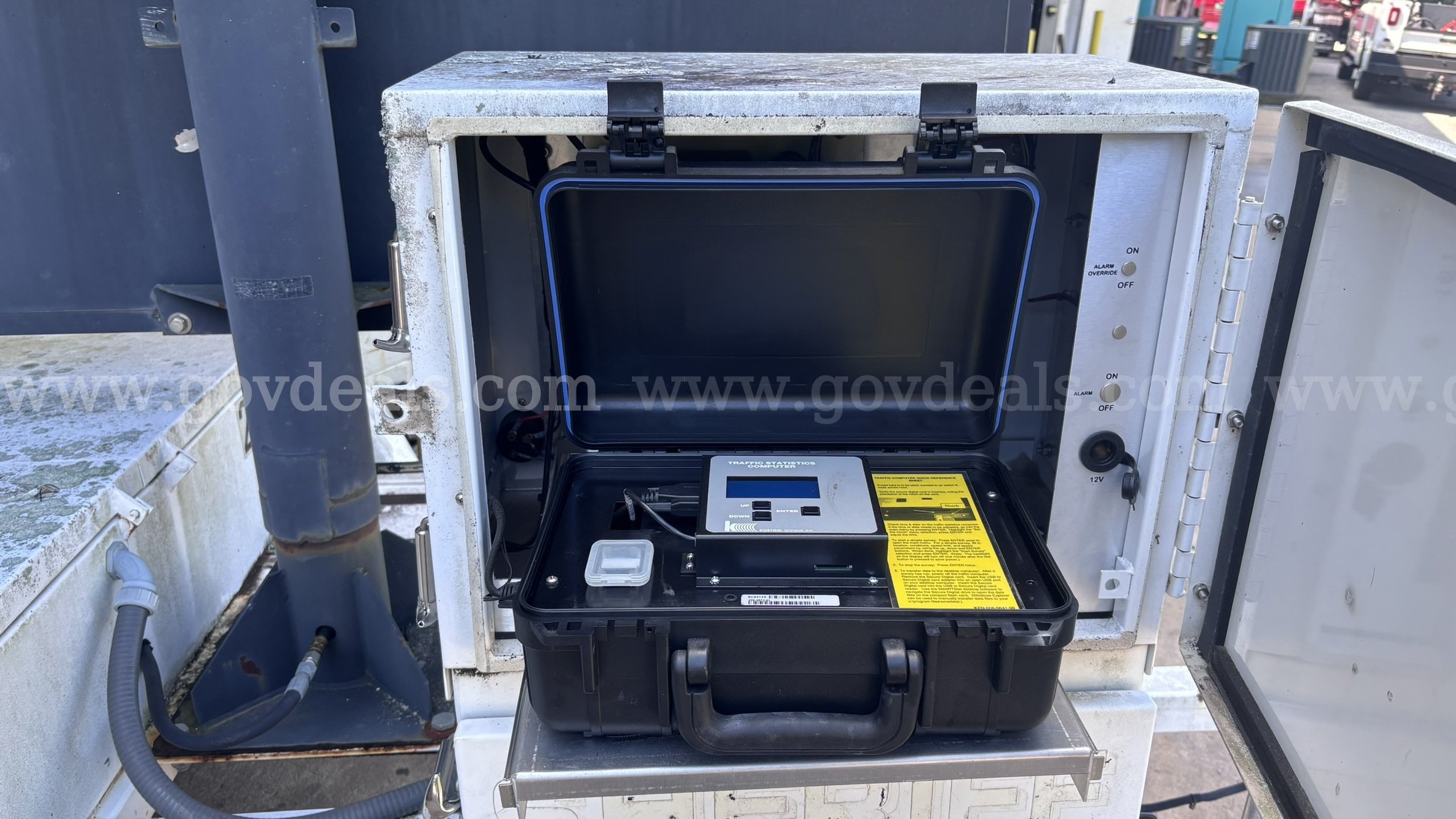 2008 Smart VMS Message Board Trailer UNIT 2007 American Signal Co. T33X/GP-X32 Government Surplus Auction - Photo #3
