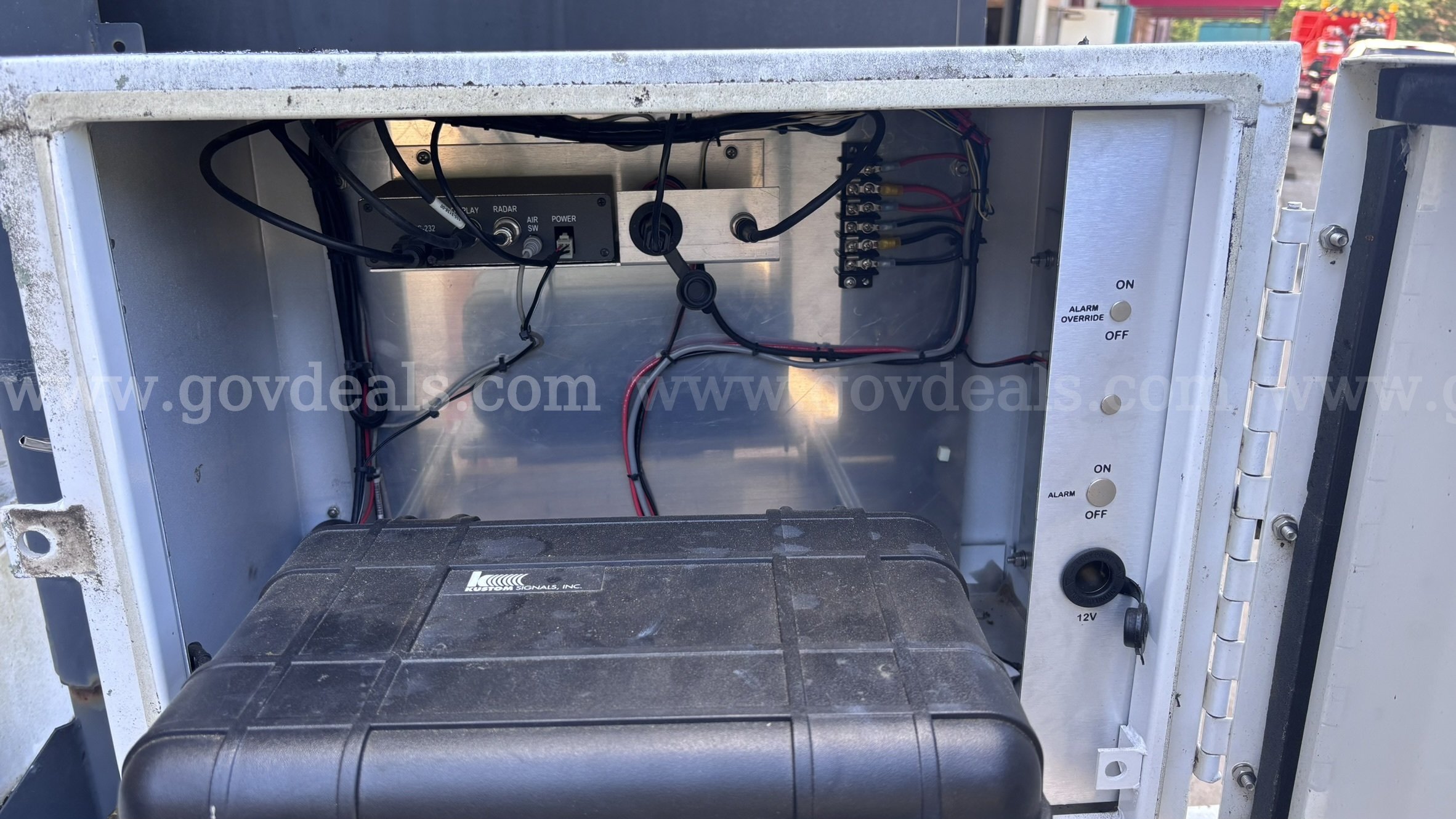 2008 Smart VMS Message Board Trailer UNIT 2007 American Signal Co. T33X/GP-X32 Government Surplus Auction - Photo #4