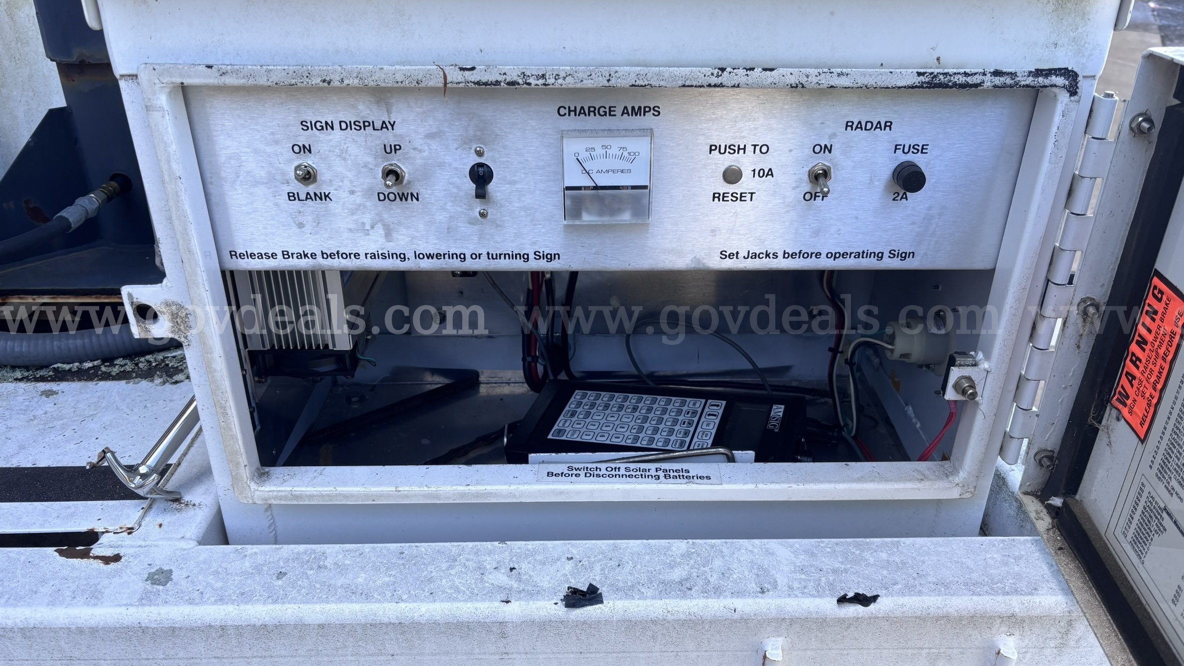 2008 Smart VMS Message Board Trailer UNIT 2007 American Signal Co. T33X/GP-X32 Government Surplus Auction - Photo #5