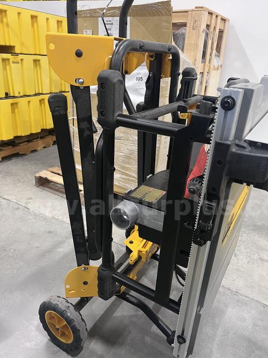 DeWalt Table Saw with DWE74911 Rolling Stand/Table – Non-Operational Dewalt DWE74911 Government Surplus Auction - Photo #3