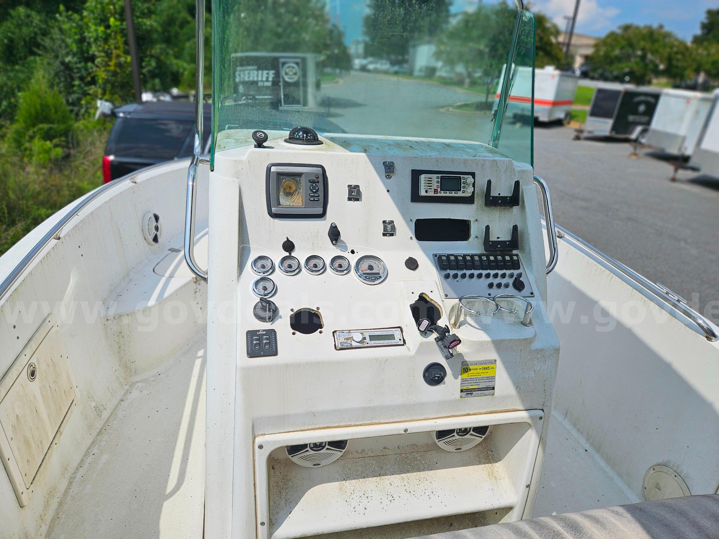 Boat and EZ loader Trailer. EZ LOADER TL Government Surplus Auction - Photo #4