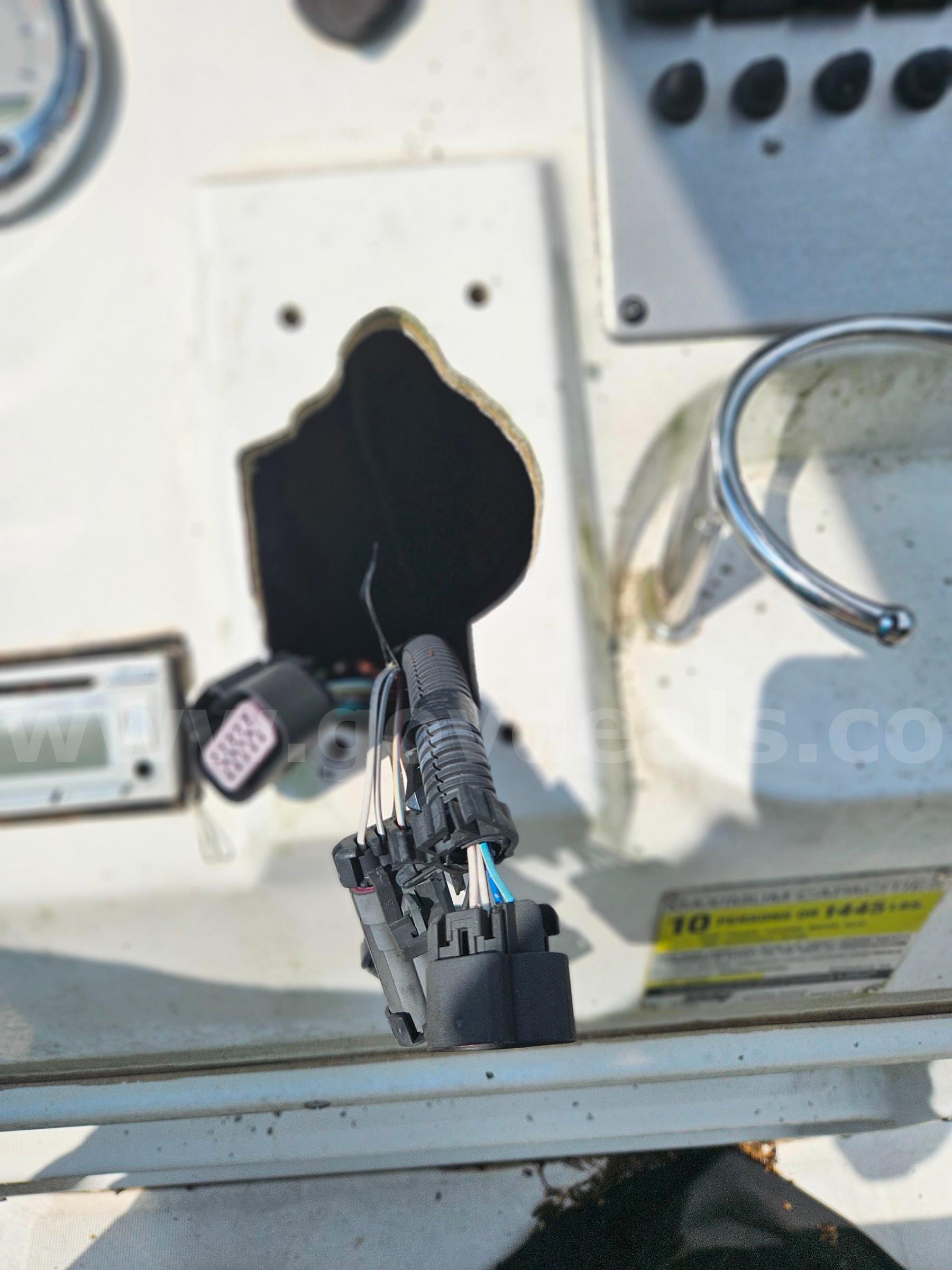 Boat and EZ loader Trailer. EZ LOADER TL Government Surplus Auction - Photo #6