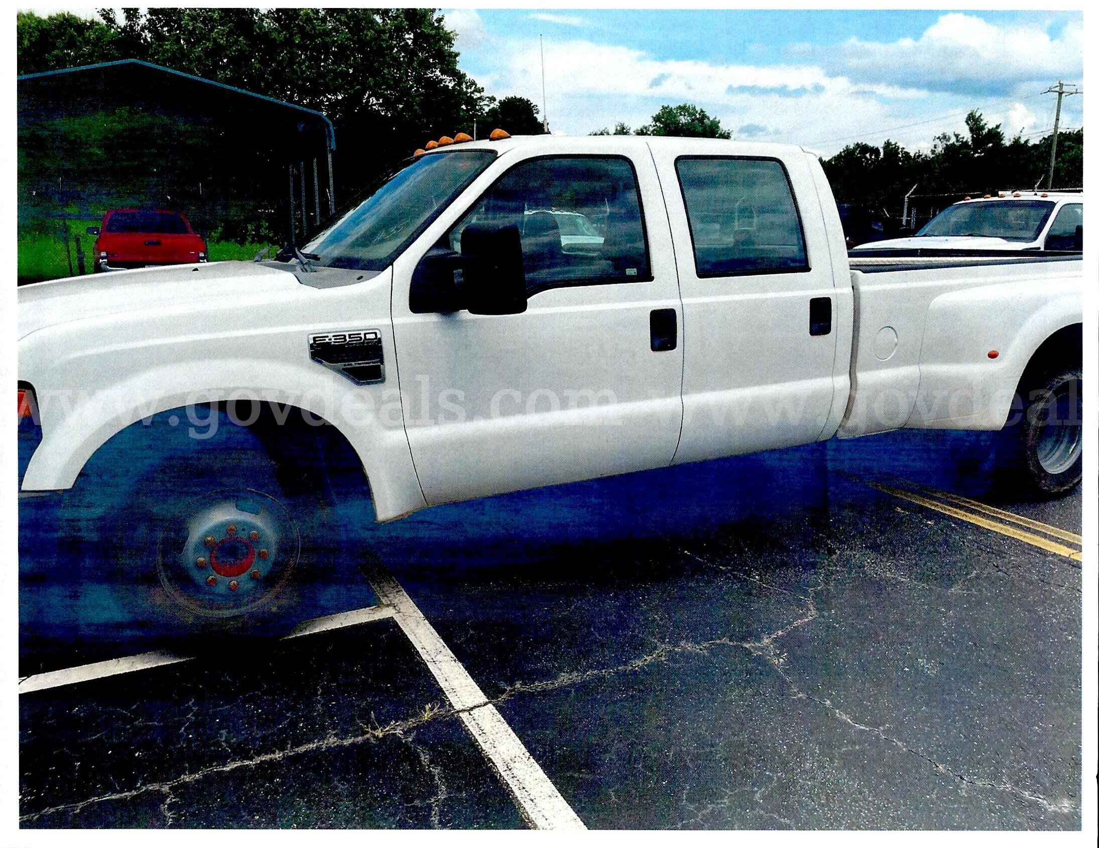 2010 Ford F-350 SD XL Crew Cab Long Bed DRW 2WD Ford F-350 Government Surplus Auction - Photo #2