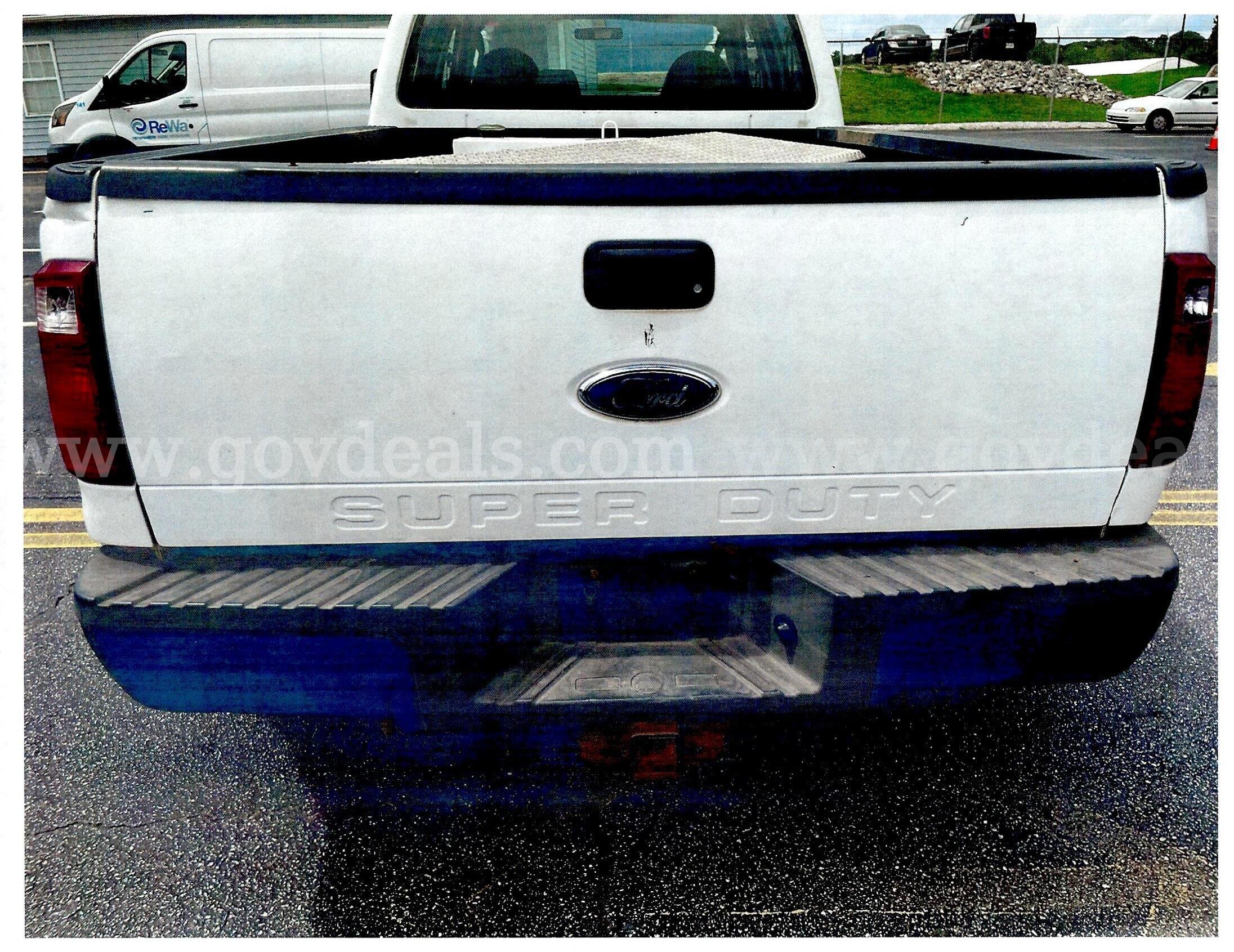 2010 Ford F-350 SD XL Crew Cab Long Bed DRW 2WD Ford F-350 Government Surplus Auction - Photo #3
