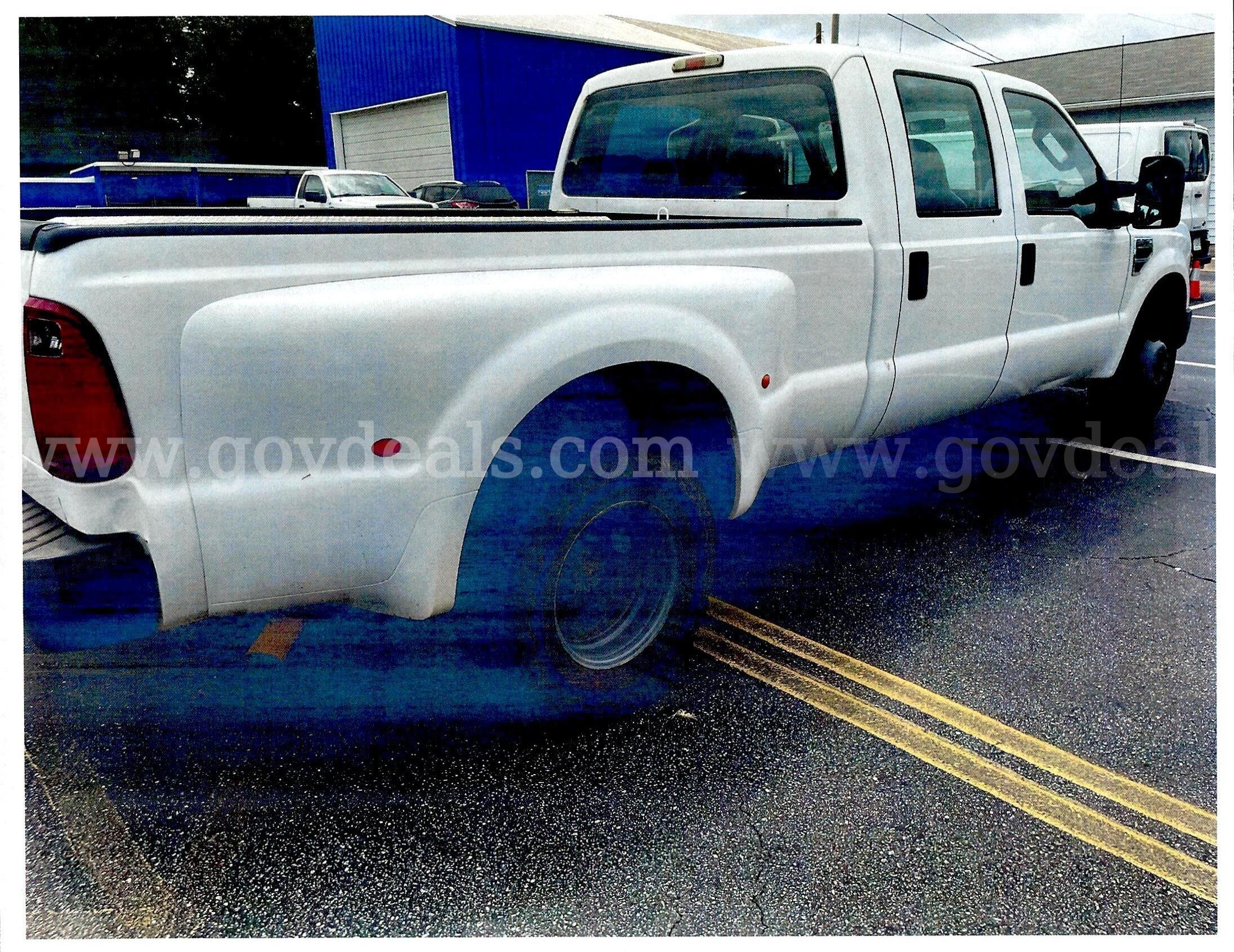 2010 Ford F-350 SD XL Crew Cab Long Bed DRW 2WD Ford F-350 Government Surplus Auction - Photo #4