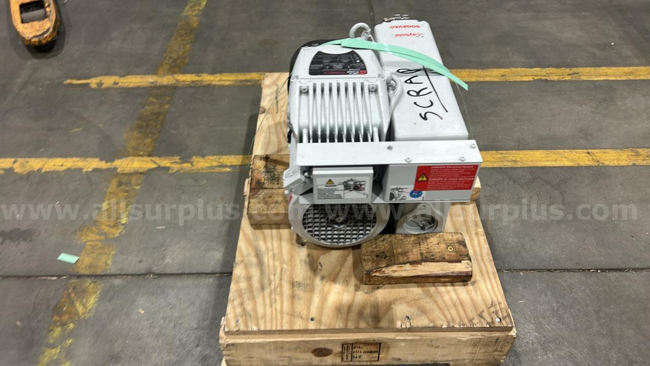 Leybold SOGEVAC SV40 BI oil-sealed rotary vane vacuum Leybold 960331V3009 Government Surplus Auction - Photo #2
