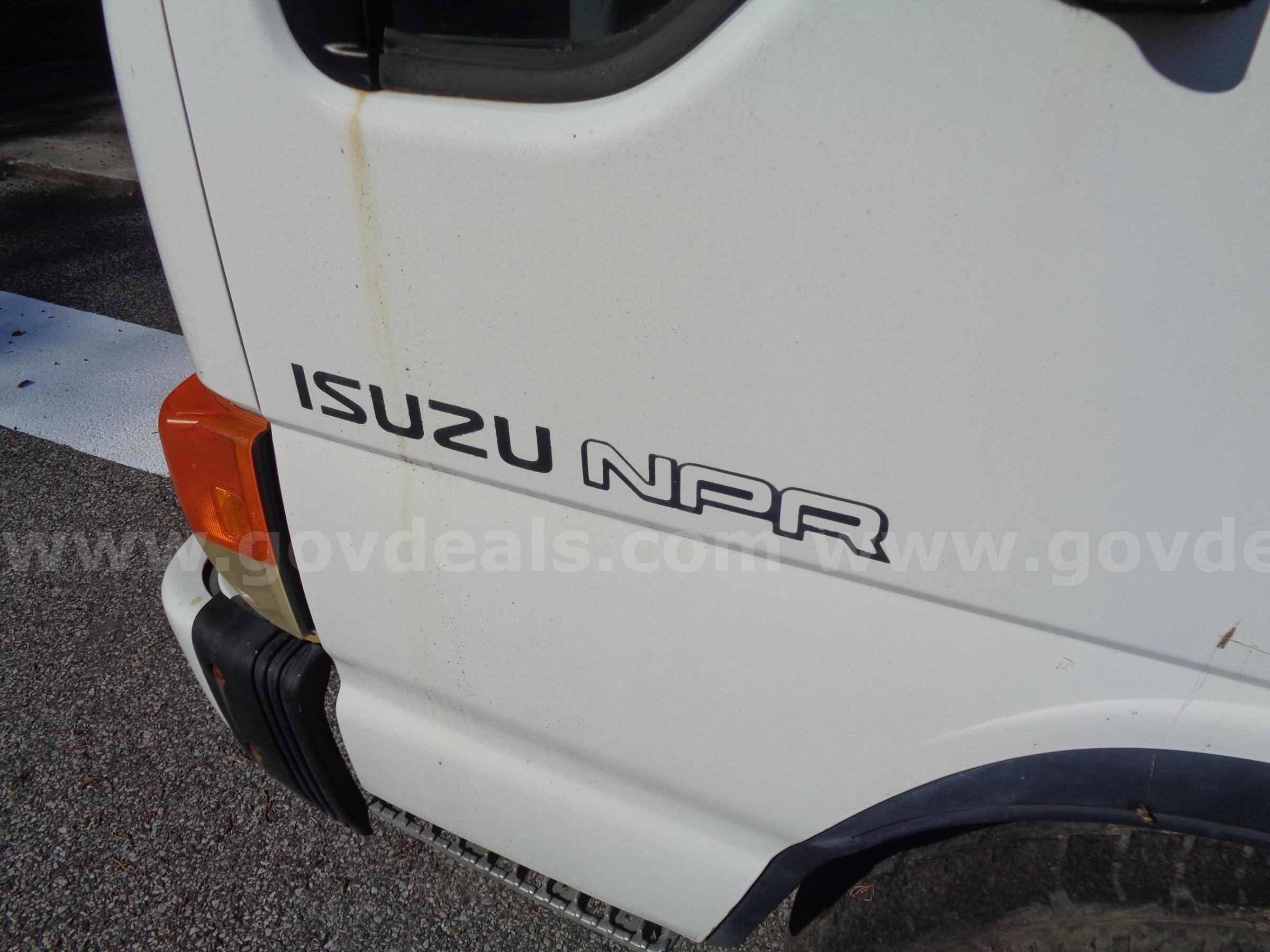 1995 Isuzu NPR Box Truck Isuzu NPR Government Surplus Auction - Photo #3