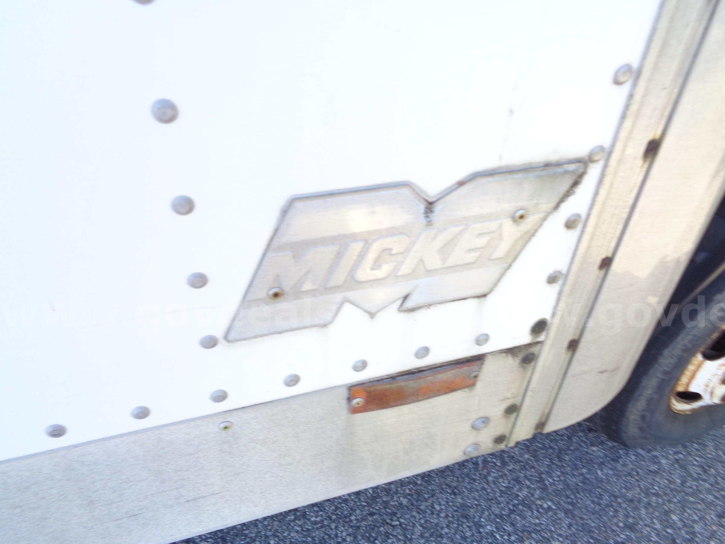 1995 Isuzu NPR Box Truck Isuzu NPR Government Surplus Auction - Photo #6