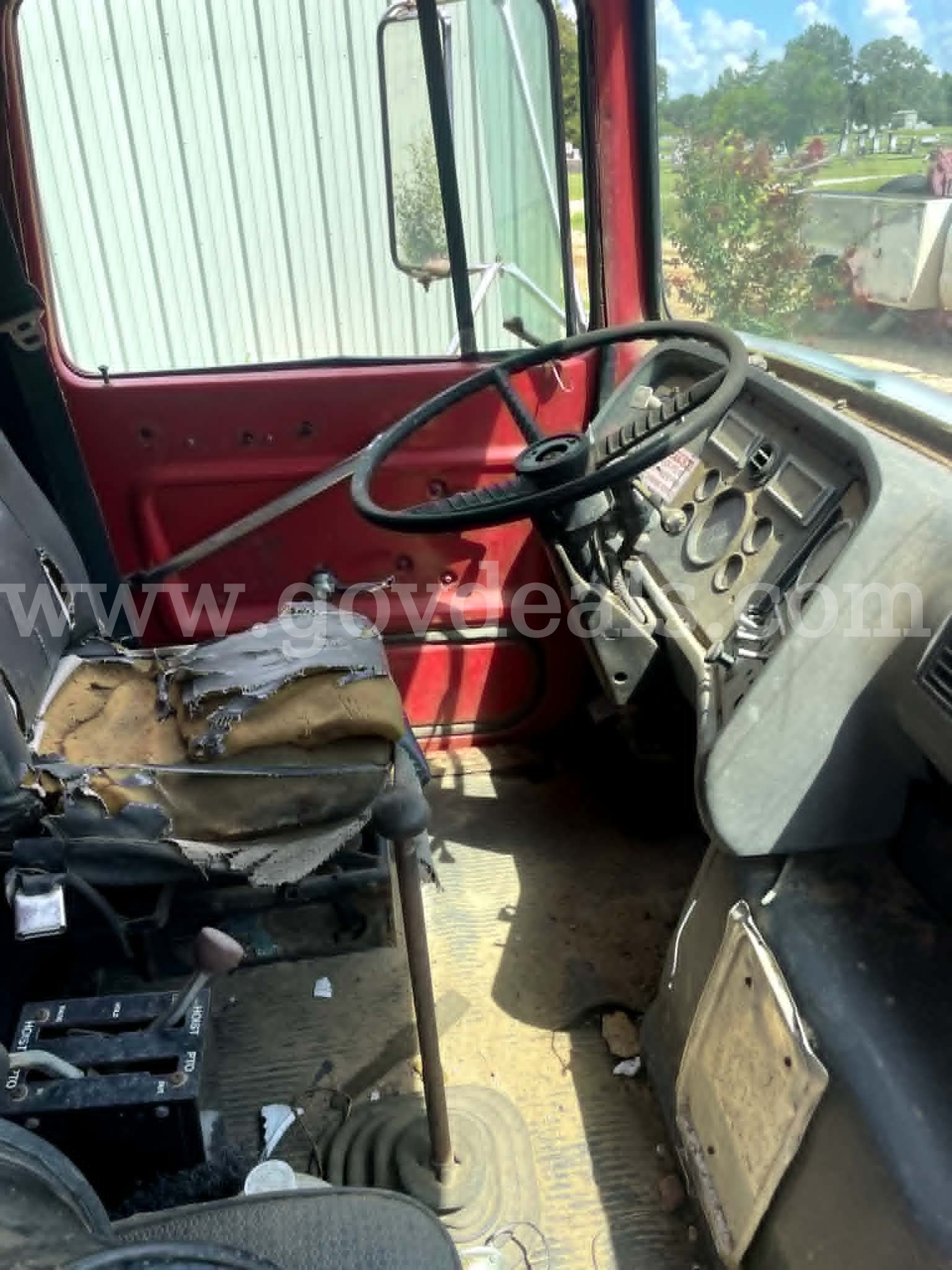 1994 Ford LN8000 Ford LN8000 Government Surplus Auction - Photo #4