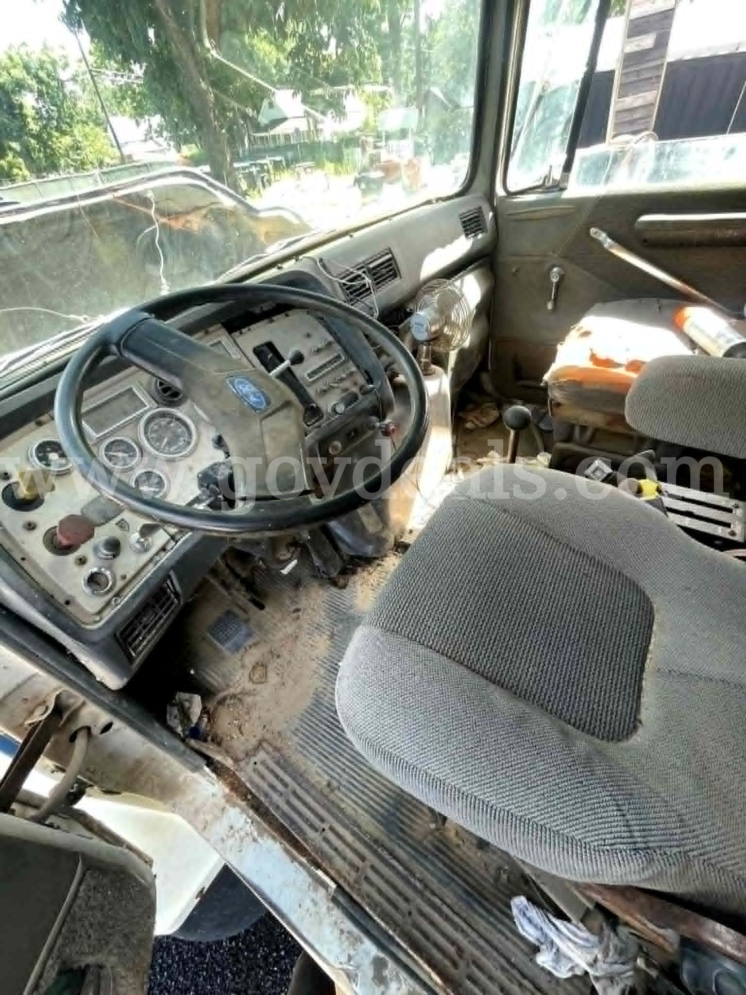 1994 Ford LN8000 Ford LN8000 Government Surplus Auction - Photo #3