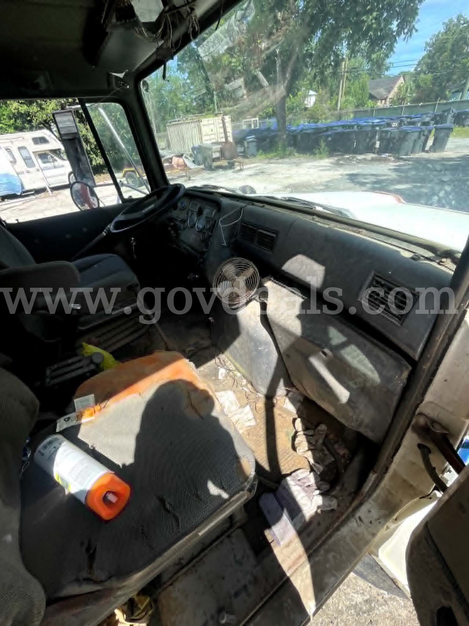 1994 Ford LN8000 Ford LN8000 Government Surplus Auction - Photo #4