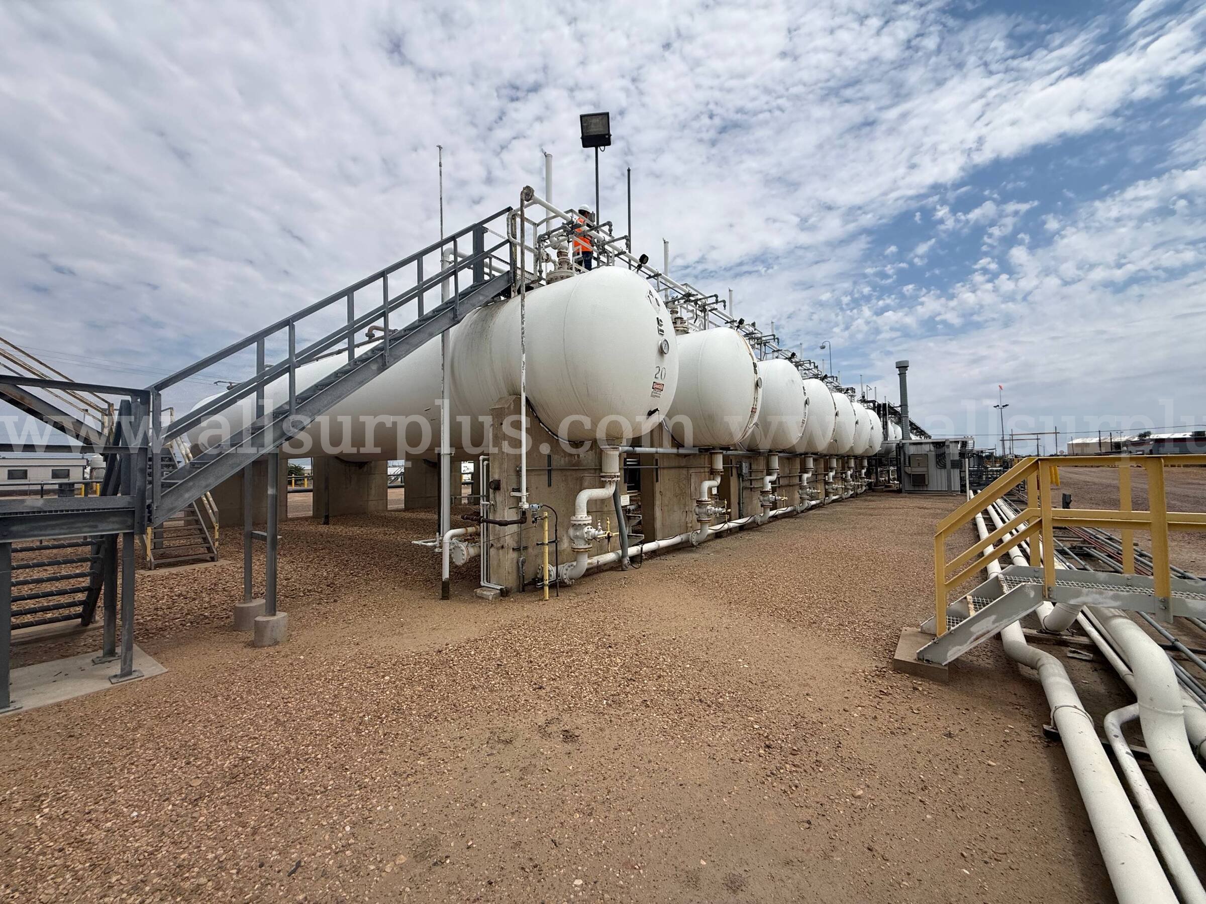 Propane Storage Vessels, 30,000 Gallon, 200PSI, & Riveted Vessel, Qty 8  000 Government Surplus Auction - Primary Photo