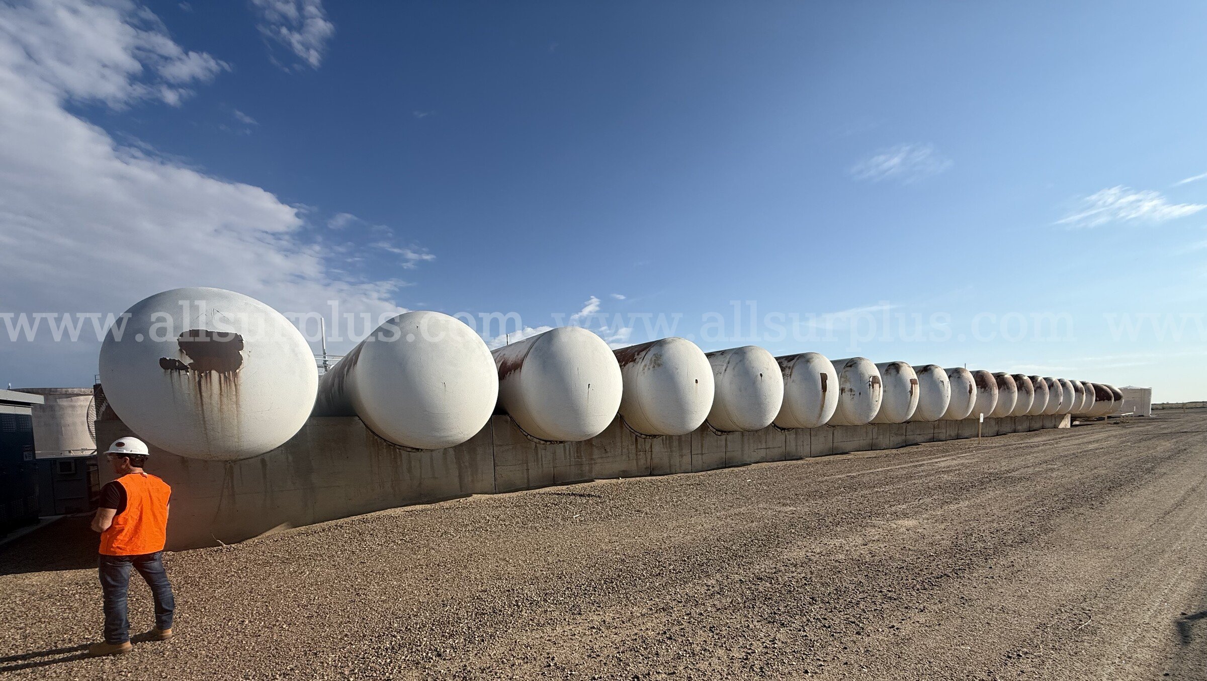 Storage Vessels, 30,000 Gallon, 200PSI, Qty 18 Horton/CB&I 000 Government Surplus Auction - Primary Photo