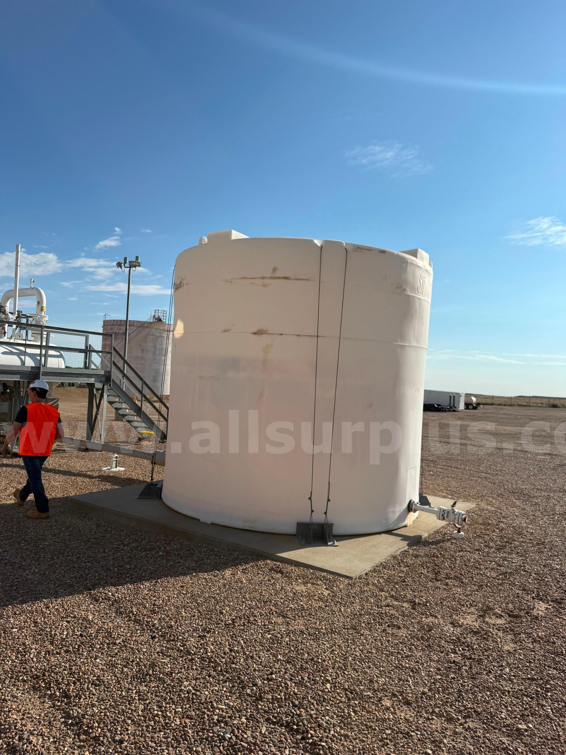 Vertical Plastic Tank, 9ft X 10ft, Qty 1   Government Surplus Auction - Photo #2