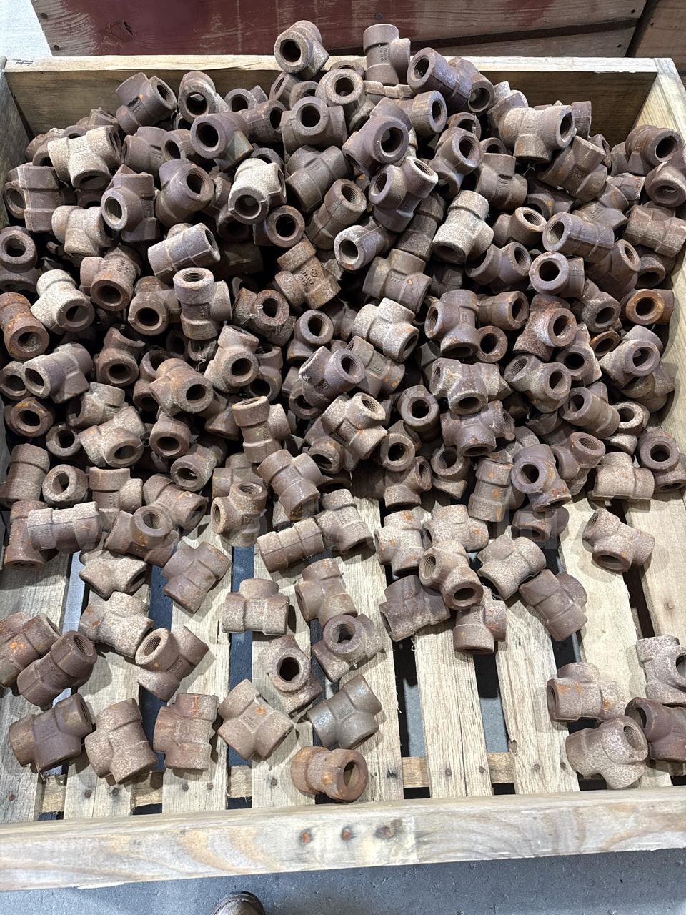 Fittings, 1in, Tees, Unions,Thrd, Qty Approx 910