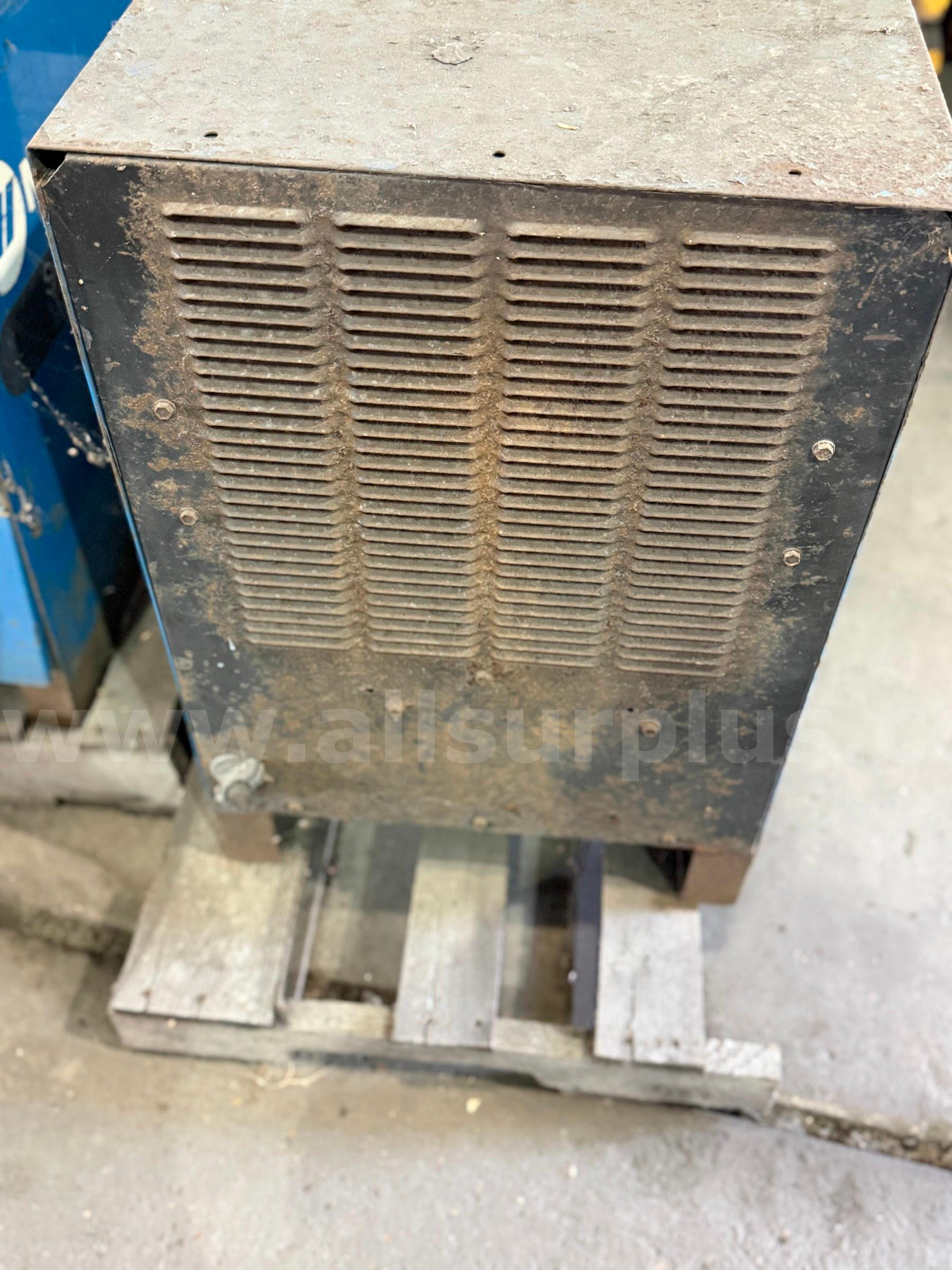 Welding Machine, Miller Shopmaster 300, Qty 1 Miller 300 Government Surplus Auction - Photo #3