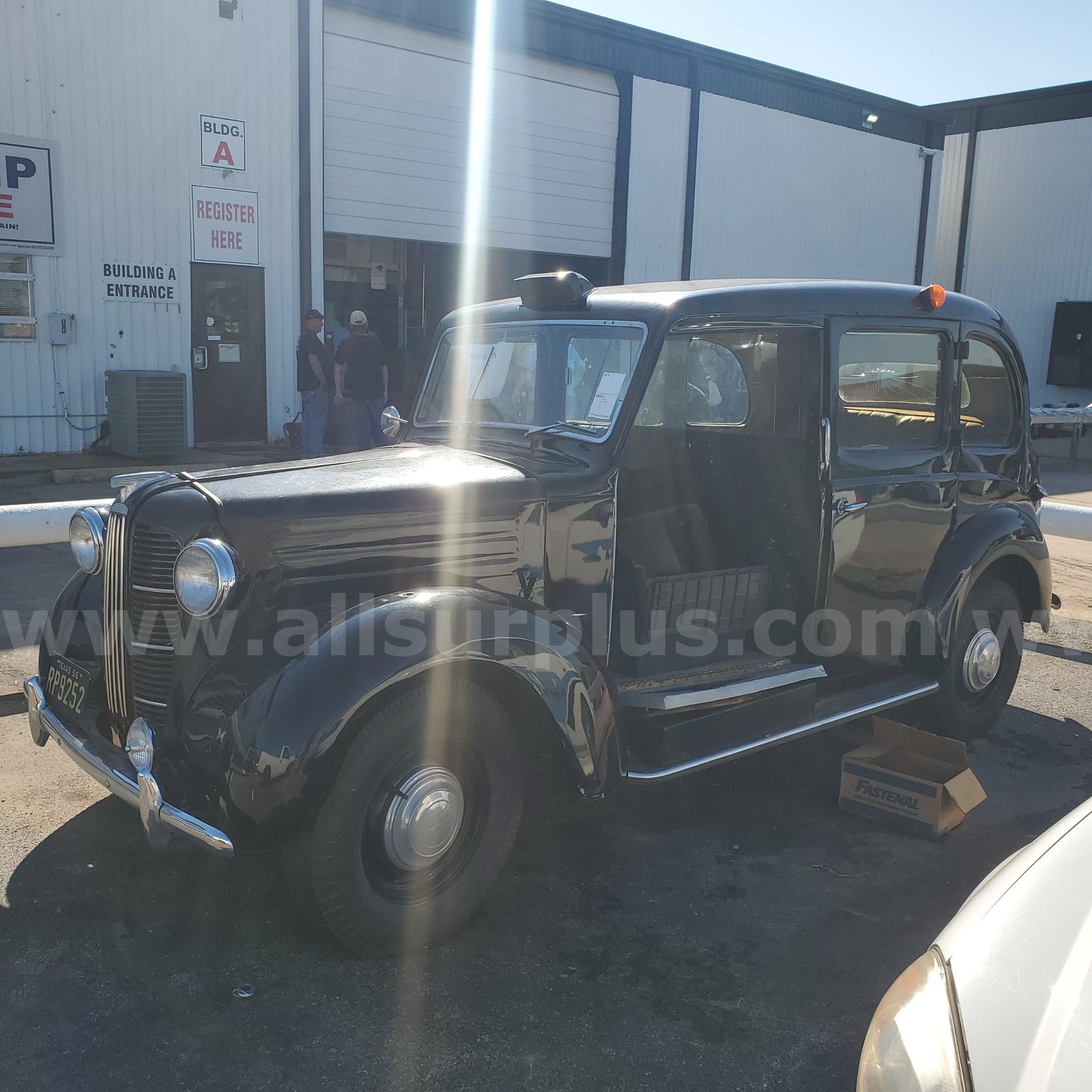 1956 AUSTIN FX3 LONDON TAXI   Government Surplus Auction - Photo #2