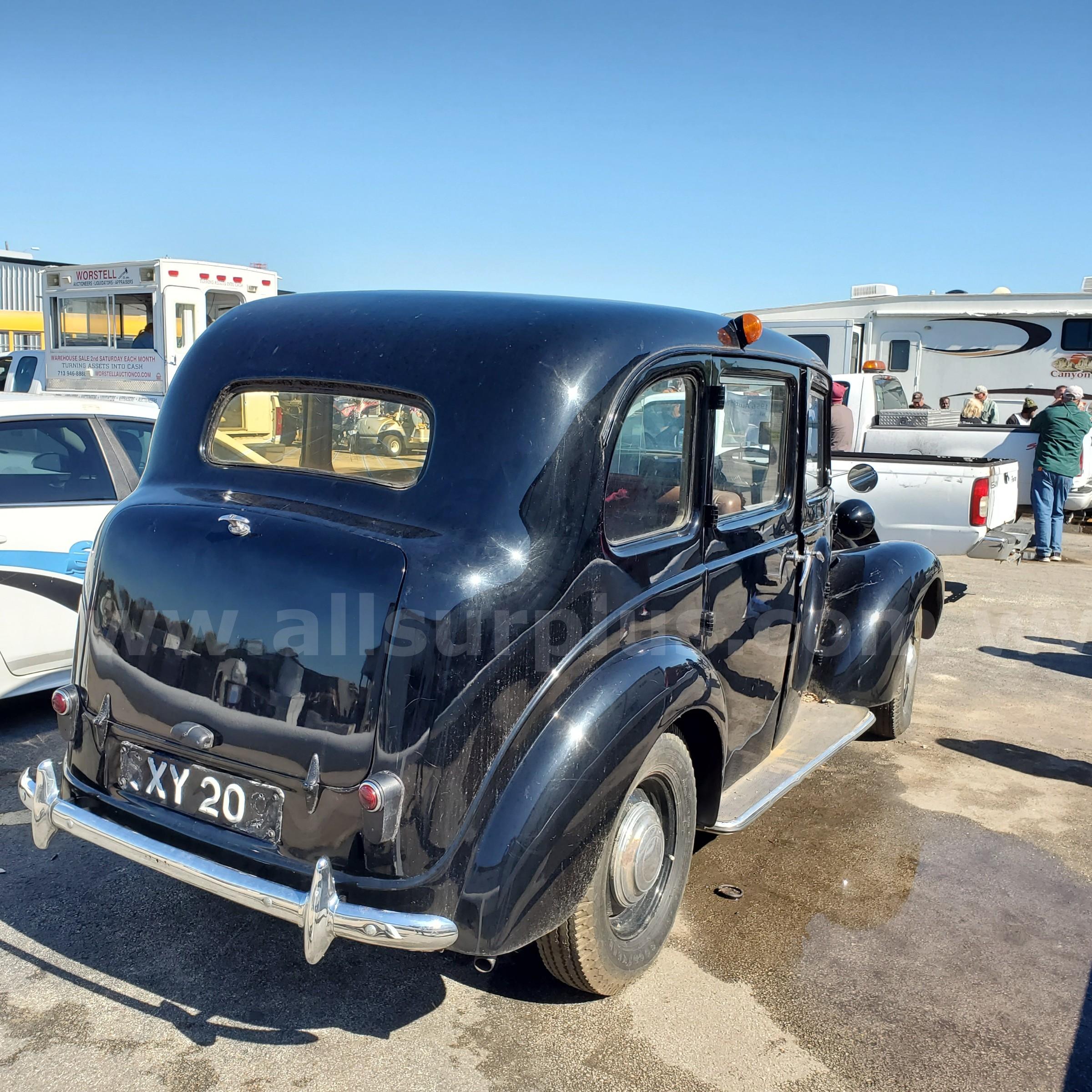 1956 AUSTIN FX3 LONDON TAXI   Government Surplus Auction - Photo #4
