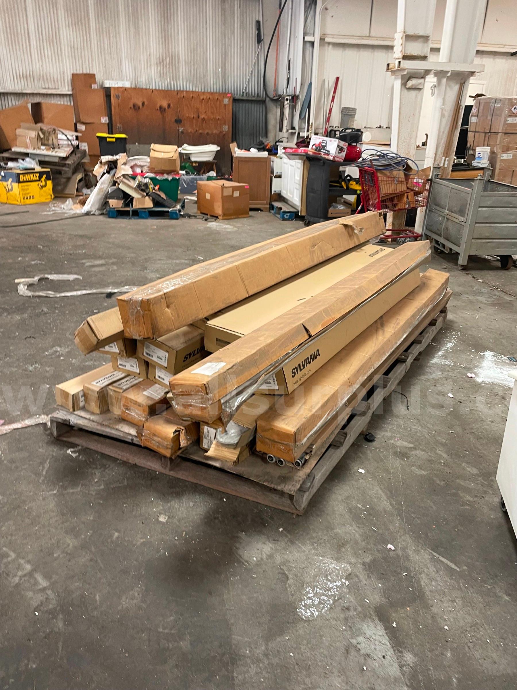 (1) PALLET OF VARIOUS  LIGHTING   Government Surplus Auction - Primary Photo
