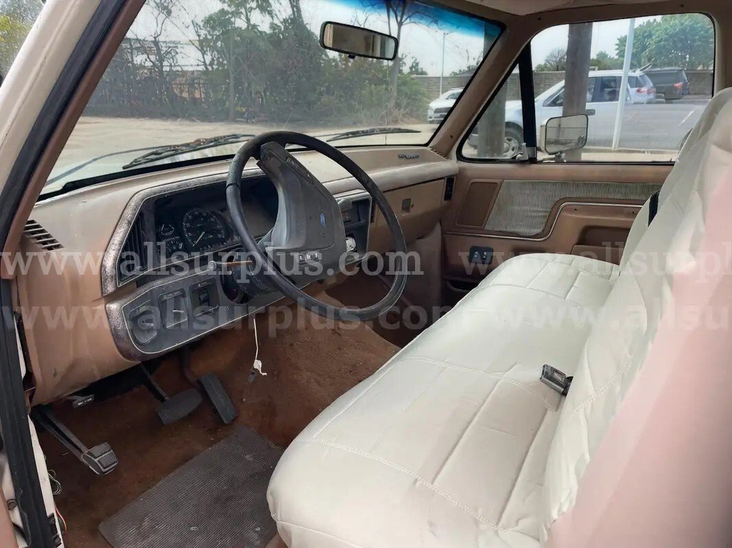 1990 Ford F-250 Reg. Cab 2WD Ford F-250 Government Surplus Auction - Photo #3