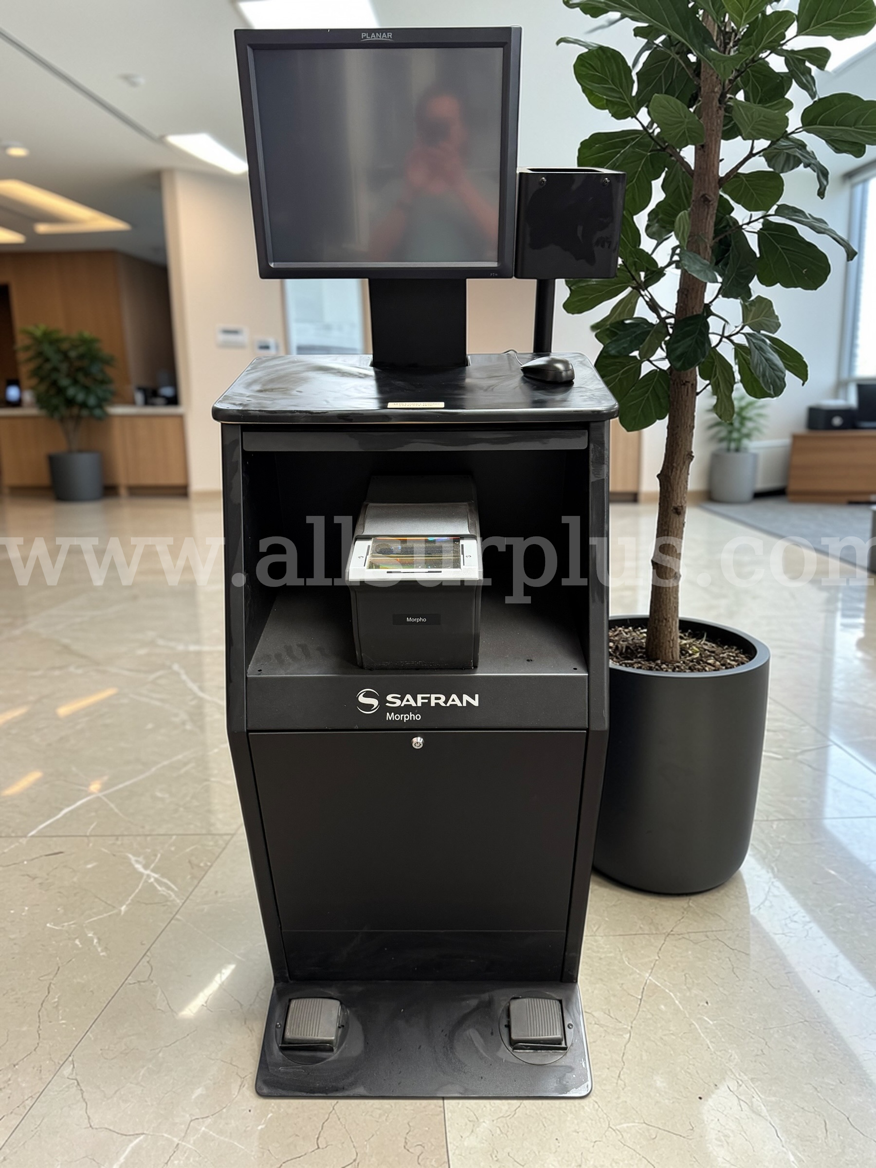 Safran MorphoTrak LiveScan kiosk / LiveScan biometric capture systems SANFRAN LIVESCAN CABINET PPI500 Government Surplus Auction - Photo #2
