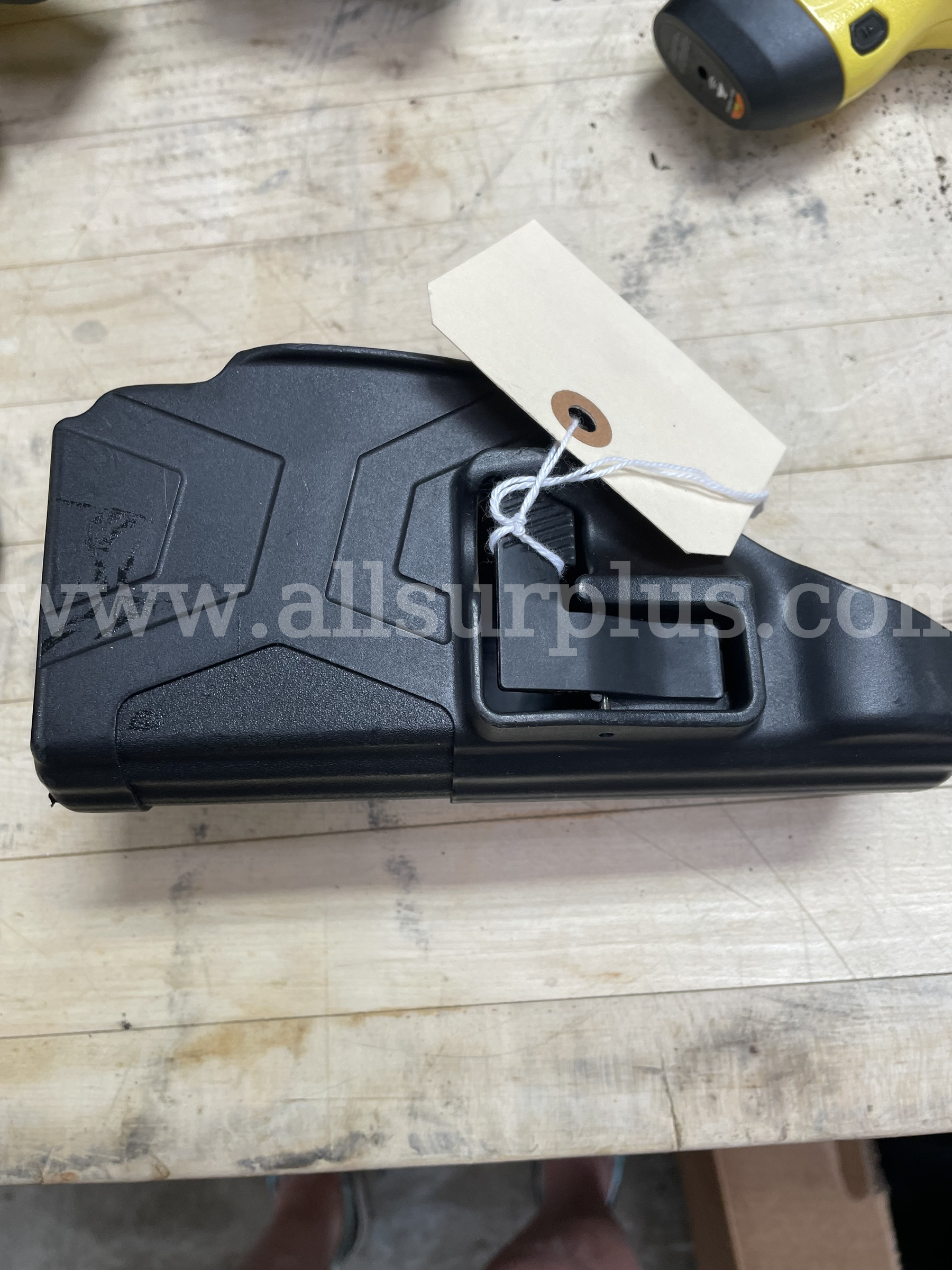 (10)TASER X2 Conducted Electrical Weapon (CEW) in Yellow excellent condition W/BELT HOLSTERSO   Government Surplus Auction - Photo #2