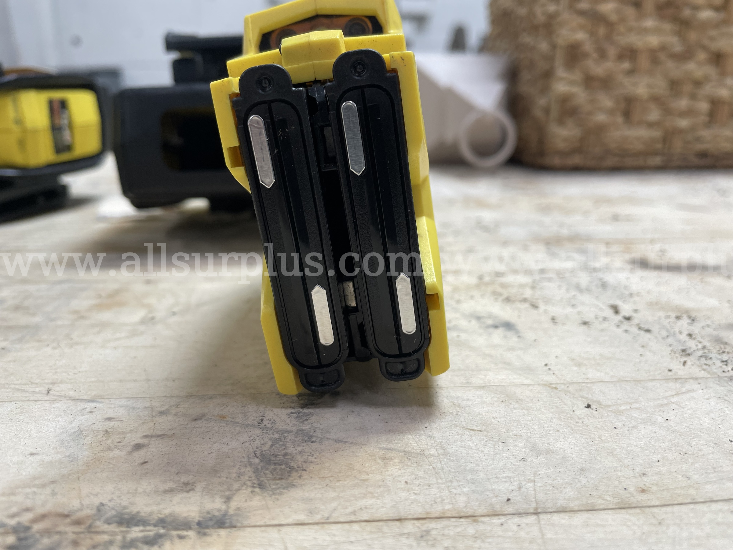 (10)TASER X2 Conducted Electrical Weapon (CEW) in Yellow excellent condition W/BELT HOLSTERSO   Government Surplus Auction - Photo #5