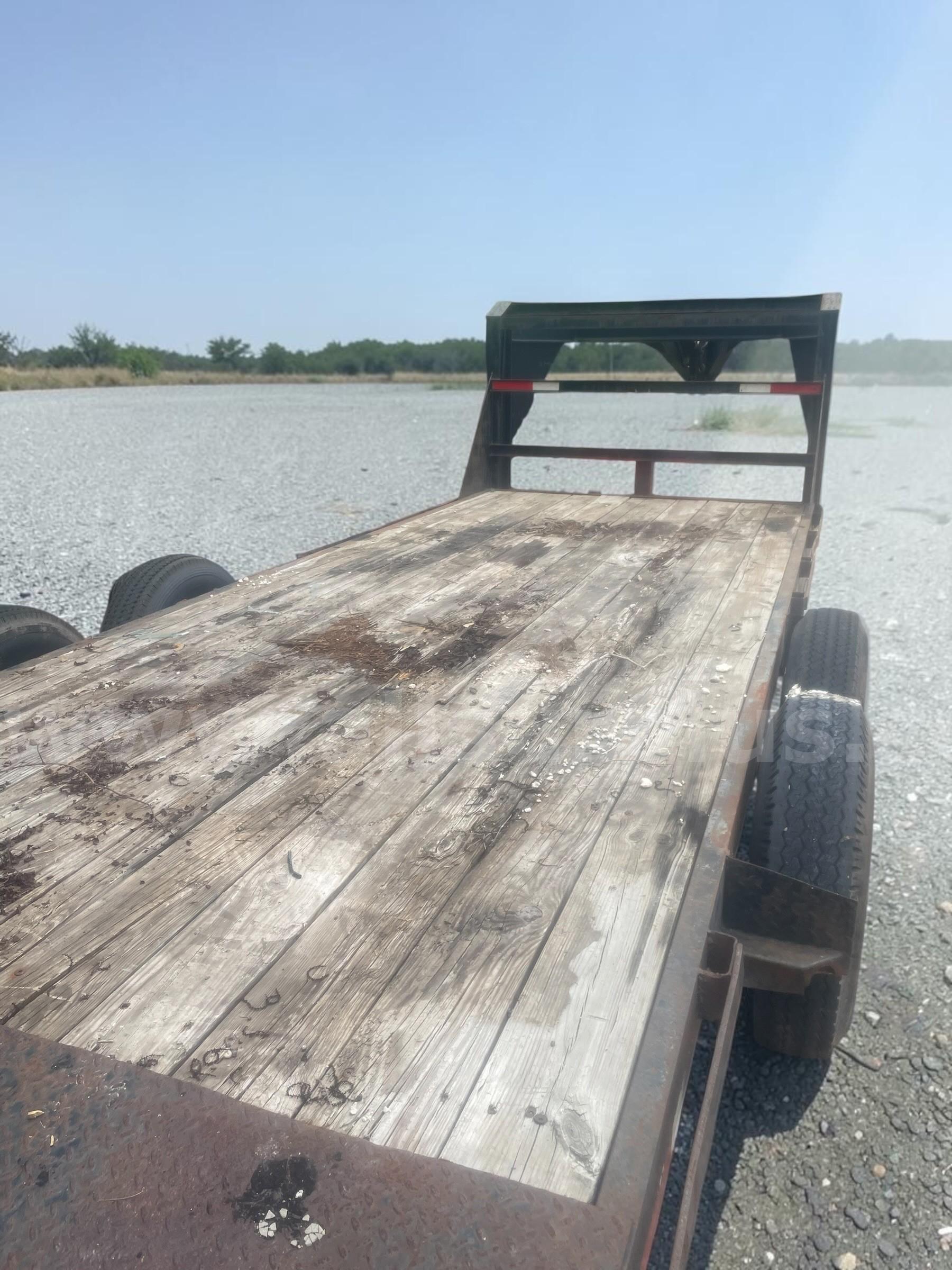 20' Gooseneck Equipment Trailer – Dual Axle – Heavy Duty   Government Surplus Auction - Photo #4