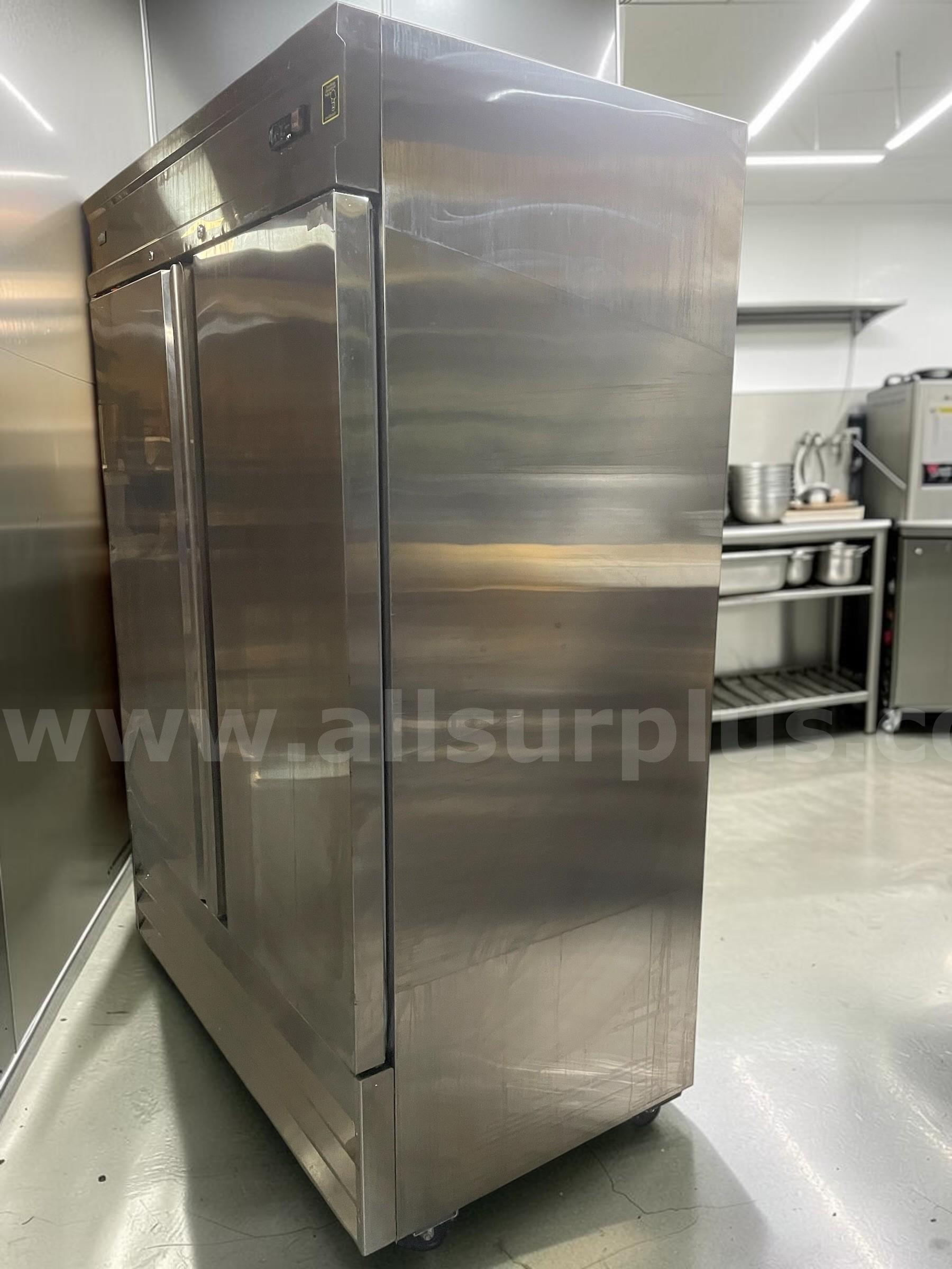 Summit SCRR490 Commercial Reach-In Refrigerator   Government Surplus Auction - Photo #2
