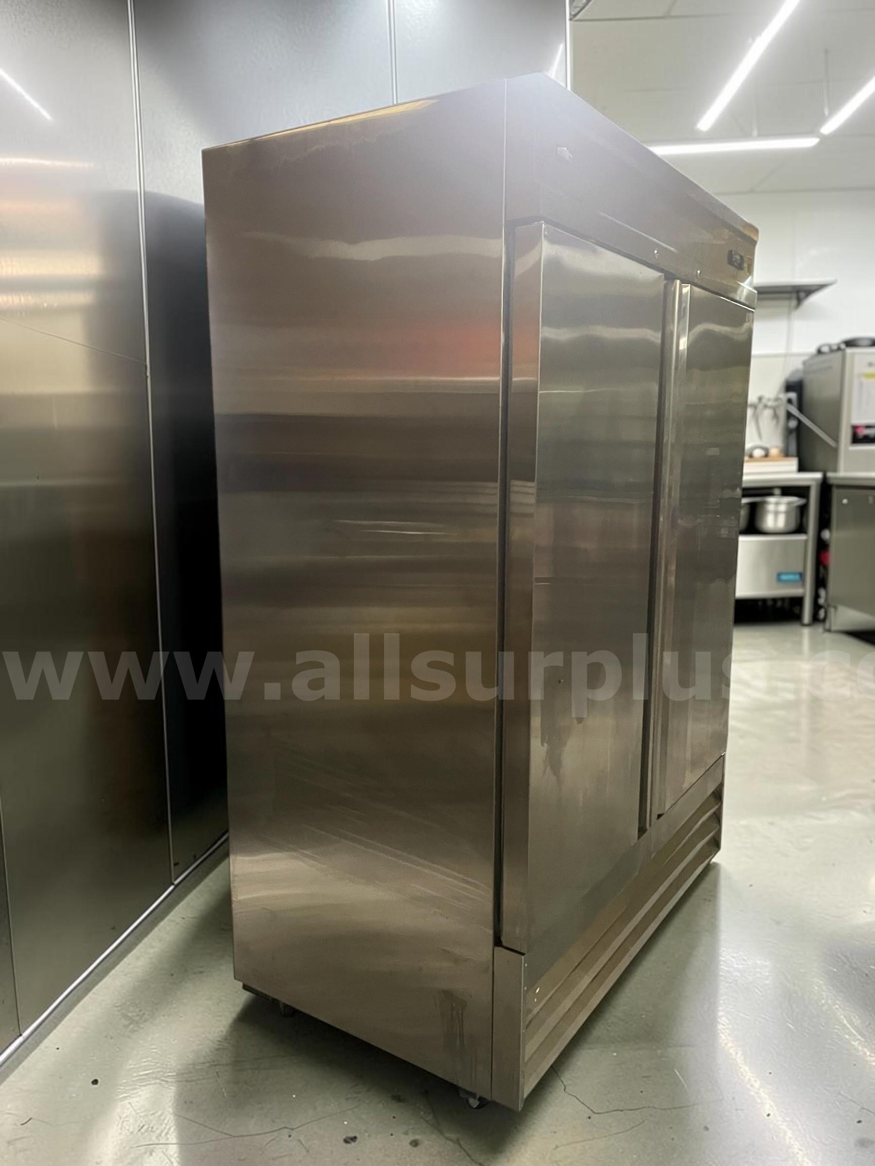 Summit SCRR490 Commercial Reach-In Refrigerator   Government Surplus Auction - Photo #3